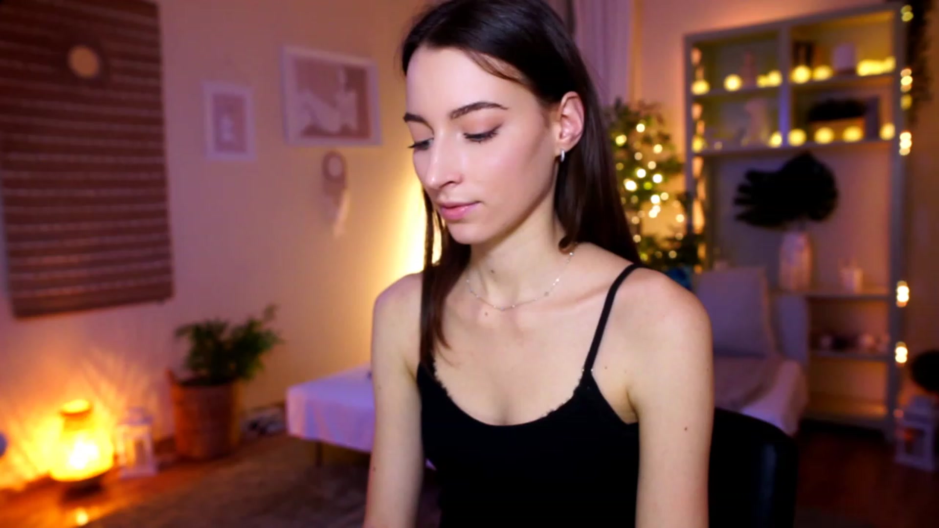Gallery image thumbnail from Emily_grey69's myfreecams stream on, 01/04/2023, 18:59 image 13 of 20