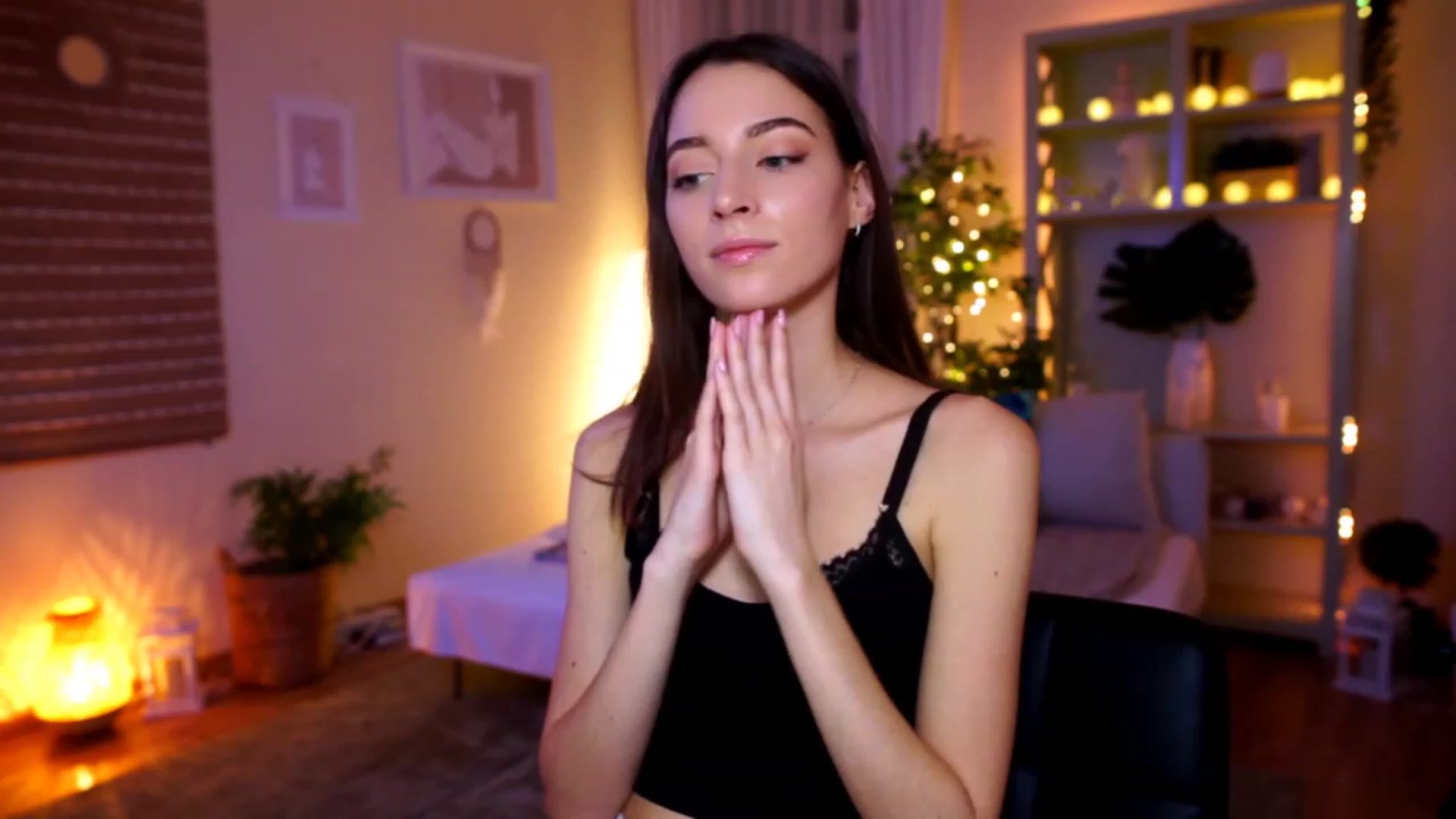 Gallery image thumbnail from Emily_grey69's myfreecams stream on, 01/04/2023, 18:59 image 8 of 20