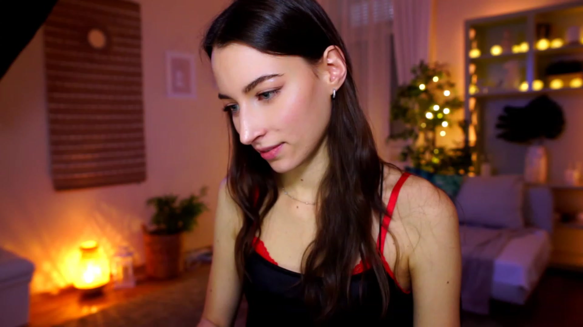Gallery image thumbnail from Emily_grey69's myfreecams stream on, 01/06/2023, 12:46 image 16 of 20