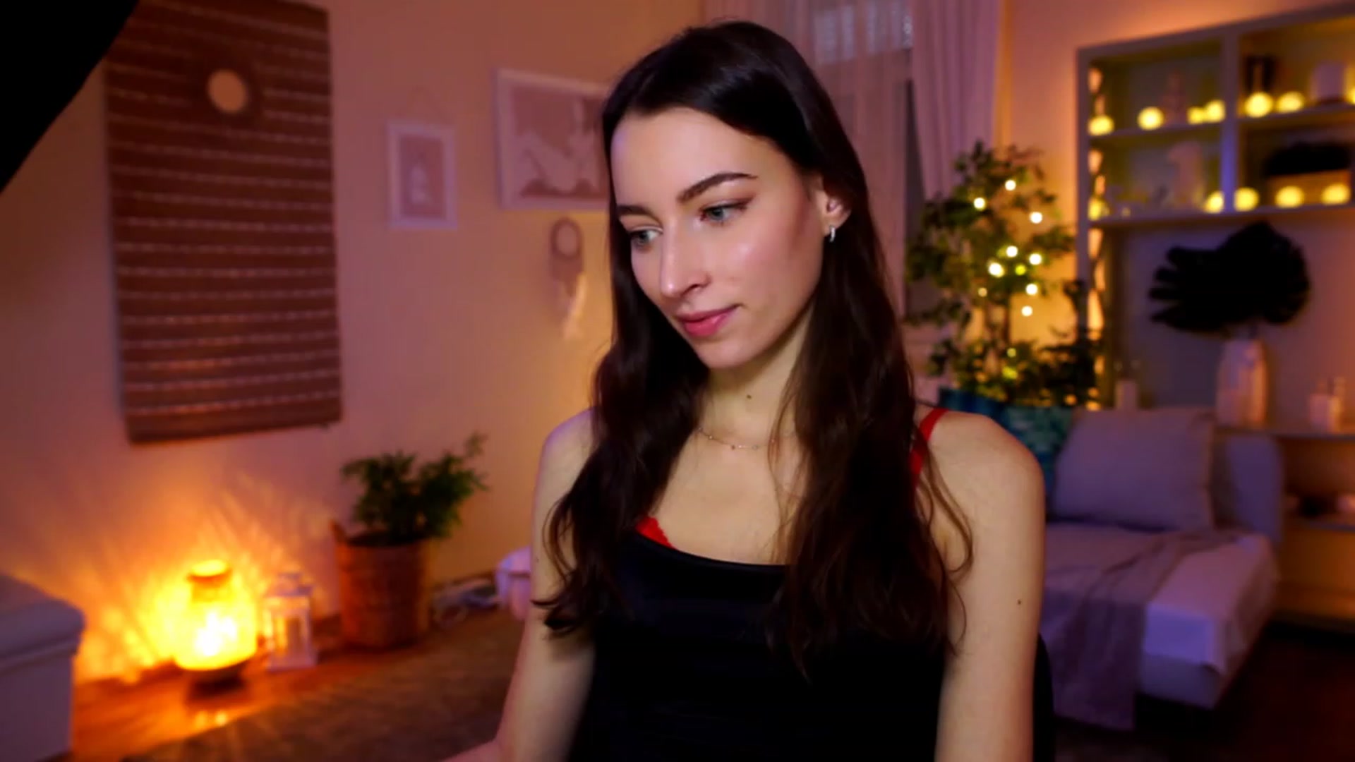 Gallery image thumbnail from Emily_grey69's myfreecams stream on, 01/06/2023, 12:46 image 12 of 20