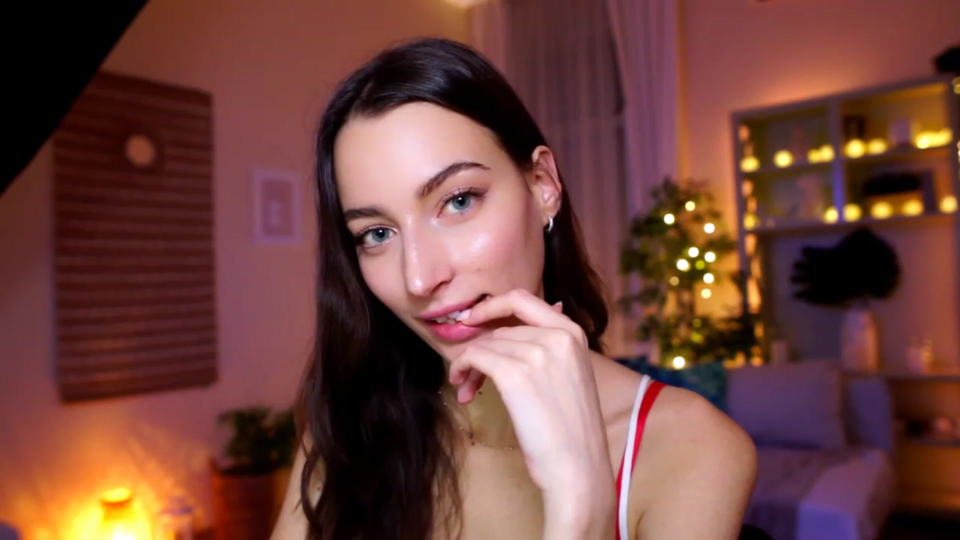 Gallery image thumbnail from Emily_grey69's myfreecams stream on, 01/06/2023, 16:24 image 2 of 20