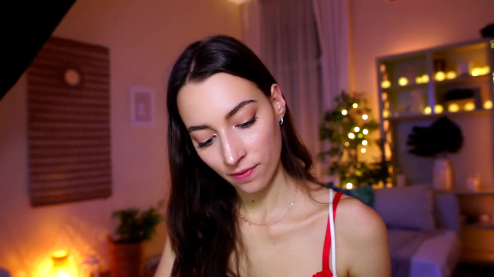 Gallery image thumbnail from Emily_grey69's myfreecams stream on, 01/06/2023, 16:24 image 3 of 20