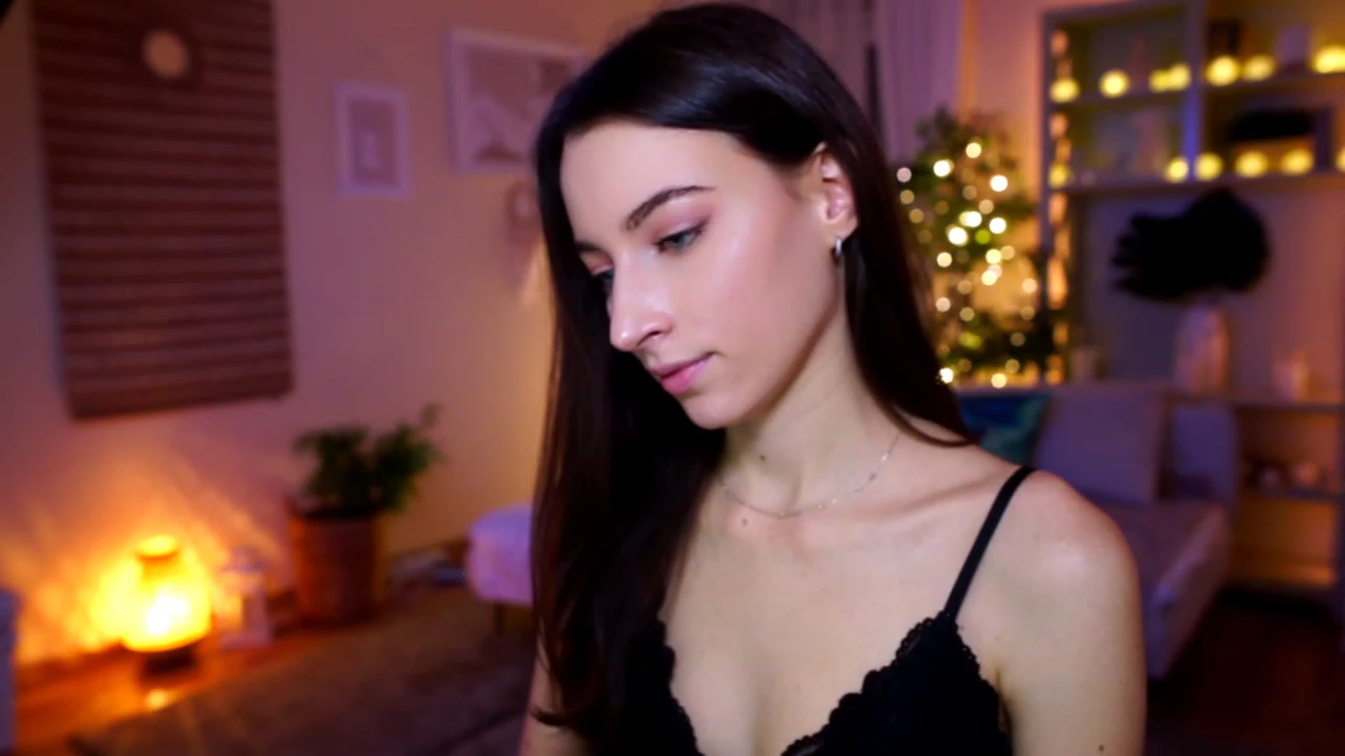 Gallery image thumbnail from Emily_grey69's myfreecams stream on, 01/07/2023, 16:58 image 17 of 20