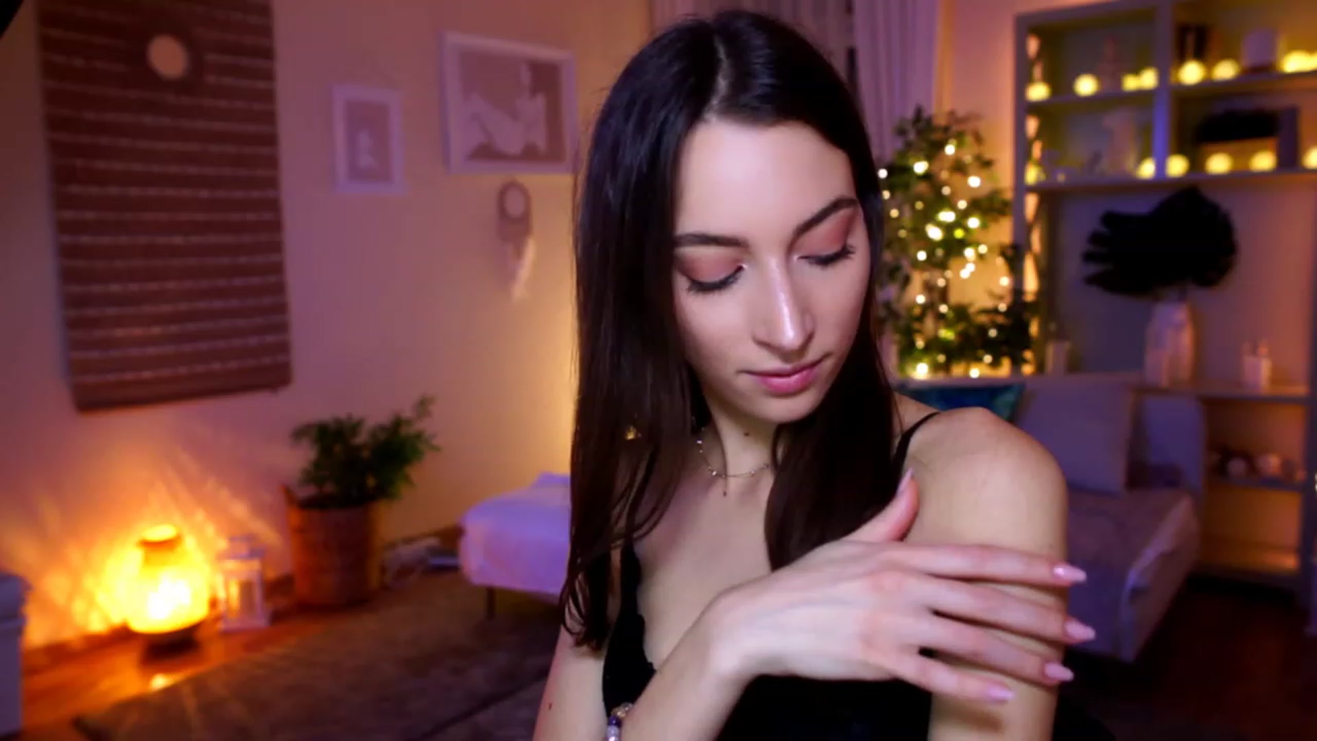 Gallery image thumbnail from Emily_grey69's myfreecams stream on, 01/07/2023, 16:58 image 13 of 20