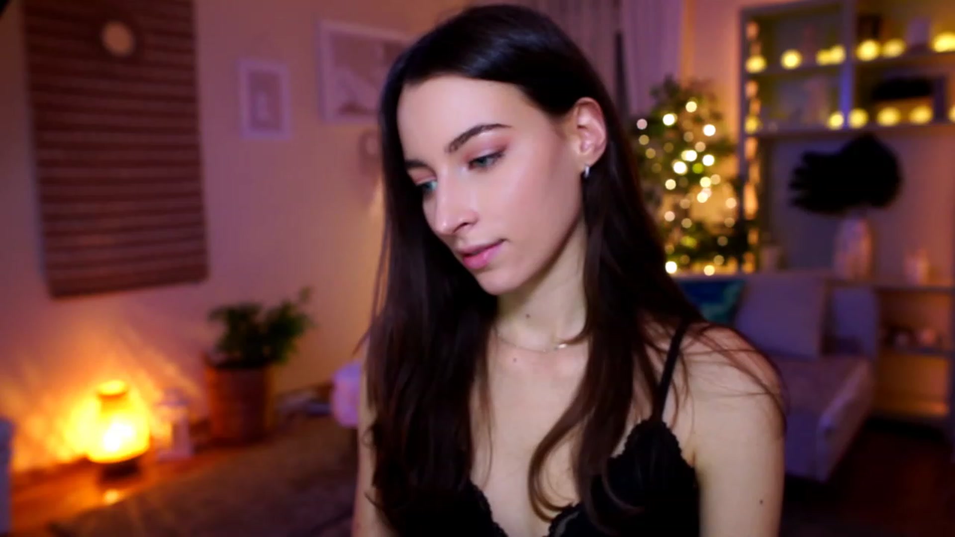 Gallery image thumbnail from Emily_grey69's myfreecams stream on, 01/07/2023, 16:58 image 16 of 20