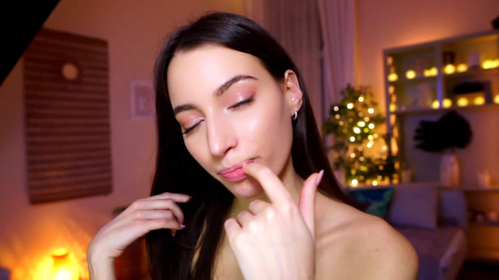 Gallery image thumbnail from Emily_grey69's myfreecams stream on, 01/07/2023, 20:03 image 6 of 20