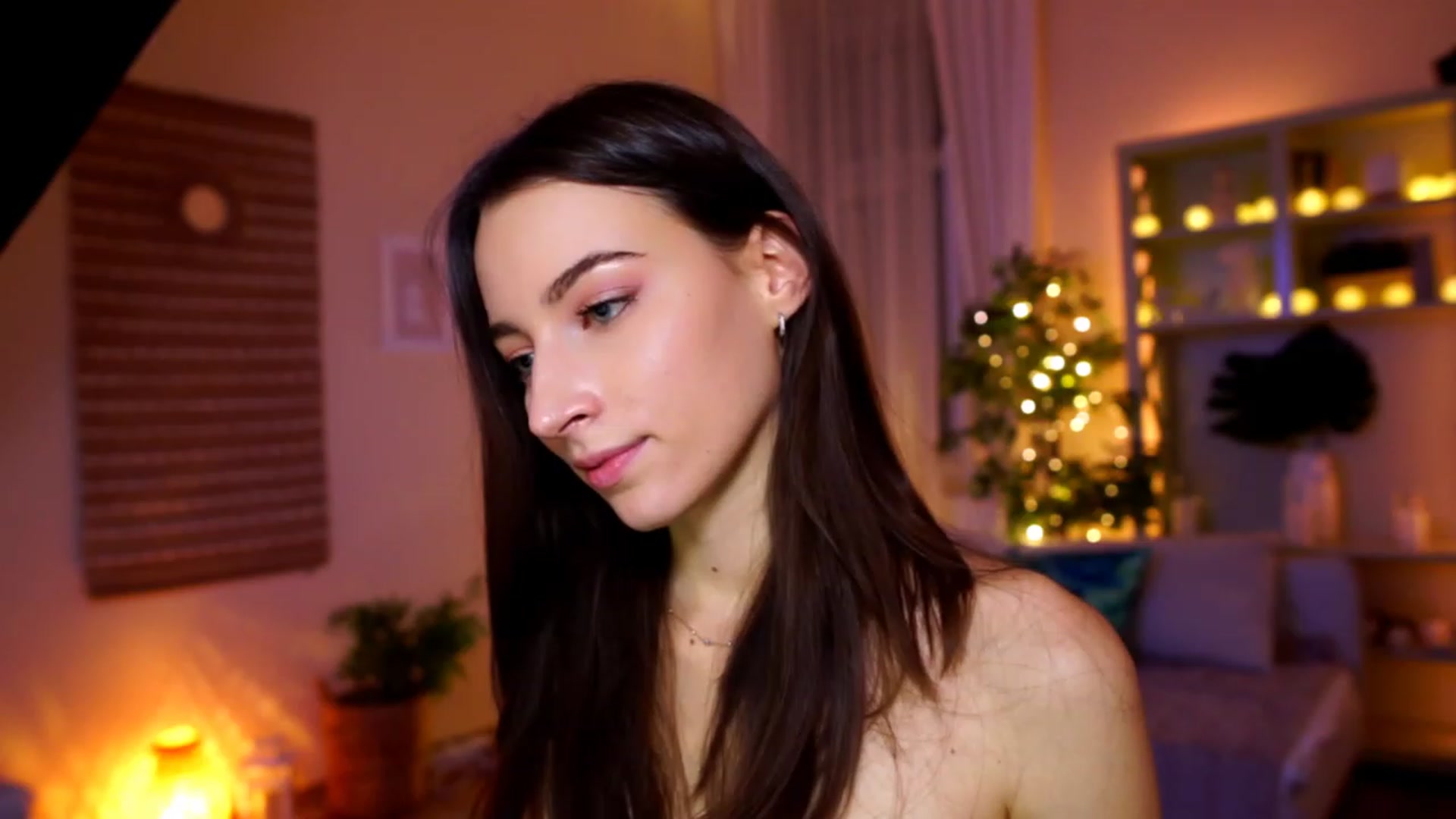 Gallery image thumbnail from Emily_grey69's myfreecams stream on, 01/07/2023, 20:03 image 5 of 20
