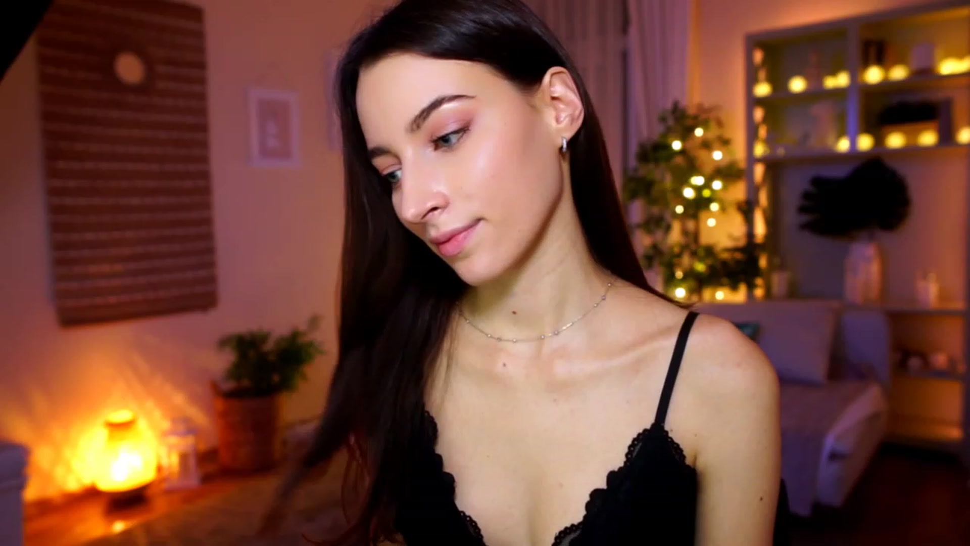 Gallery image thumbnail from Emily_grey69's myfreecams stream on, 01/07/2023, 20:03 image 17 of 20