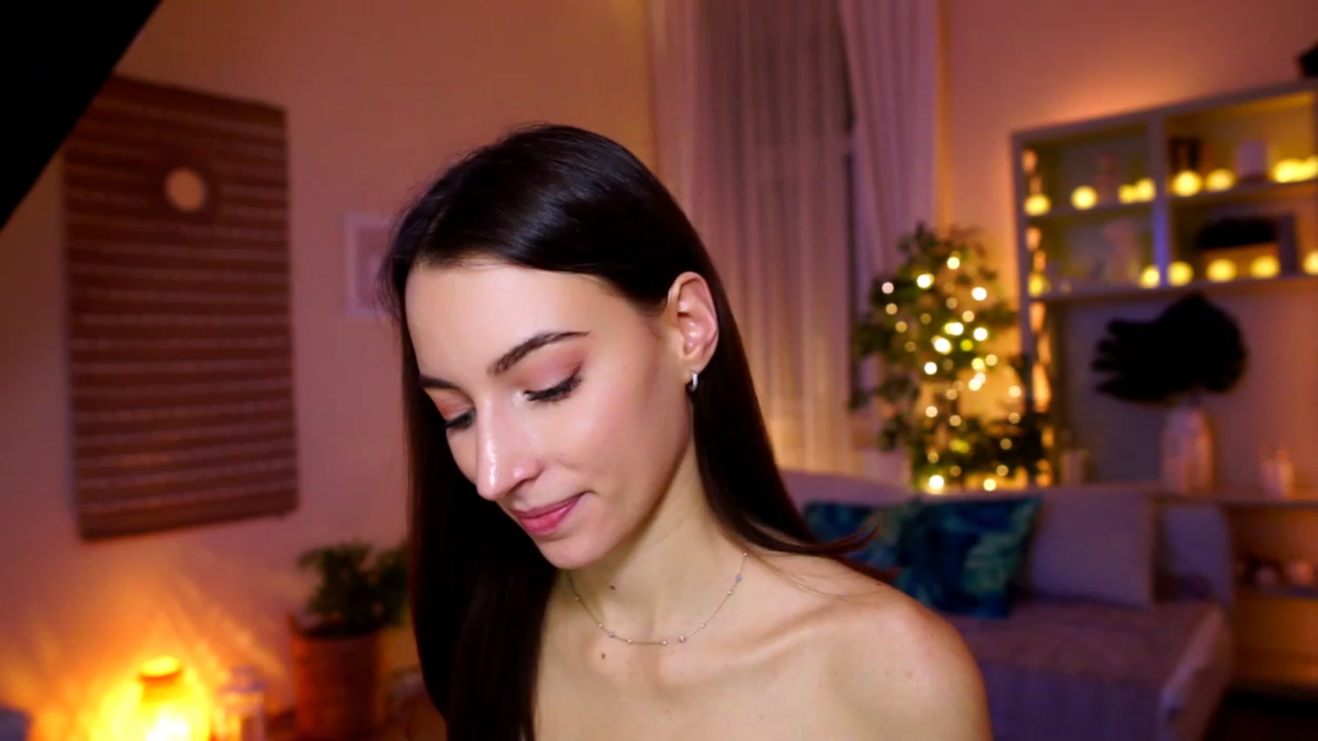 Gallery image thumbnail from Emily_grey69's myfreecams stream on, 01/07/2023, 20:03 image 8 of 20