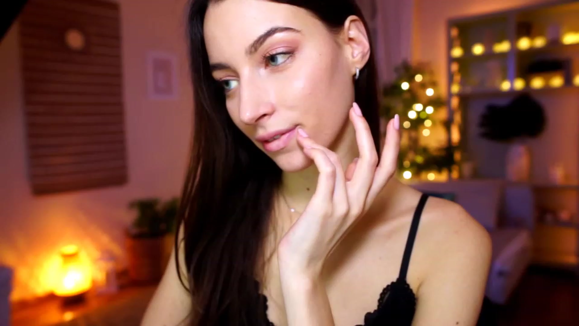 Gallery image thumbnail from Emily_grey69's myfreecams stream on, 01/07/2023, 20:03 image 18 of 20