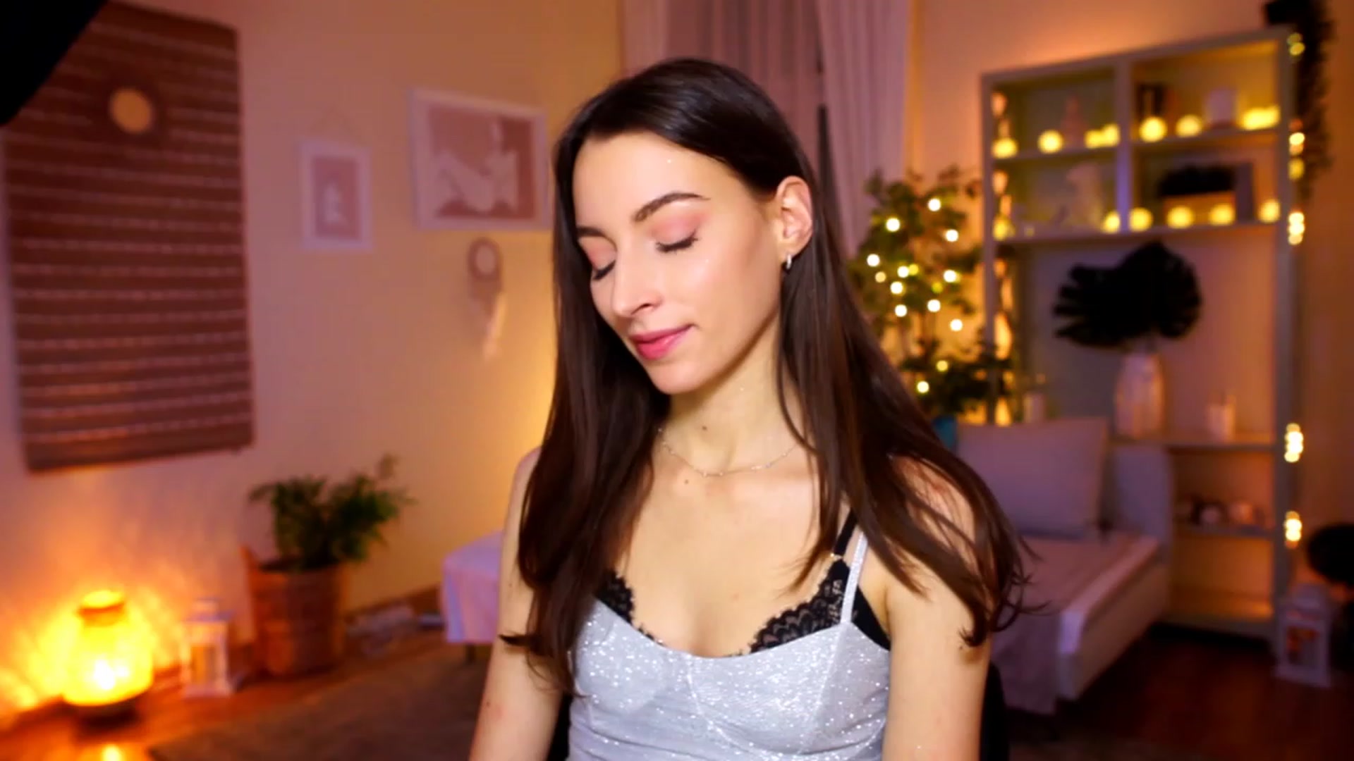 Gallery image thumbnail from Emily_grey69's myfreecams stream on, 01/10/2023, 20:31 image 7 of 20