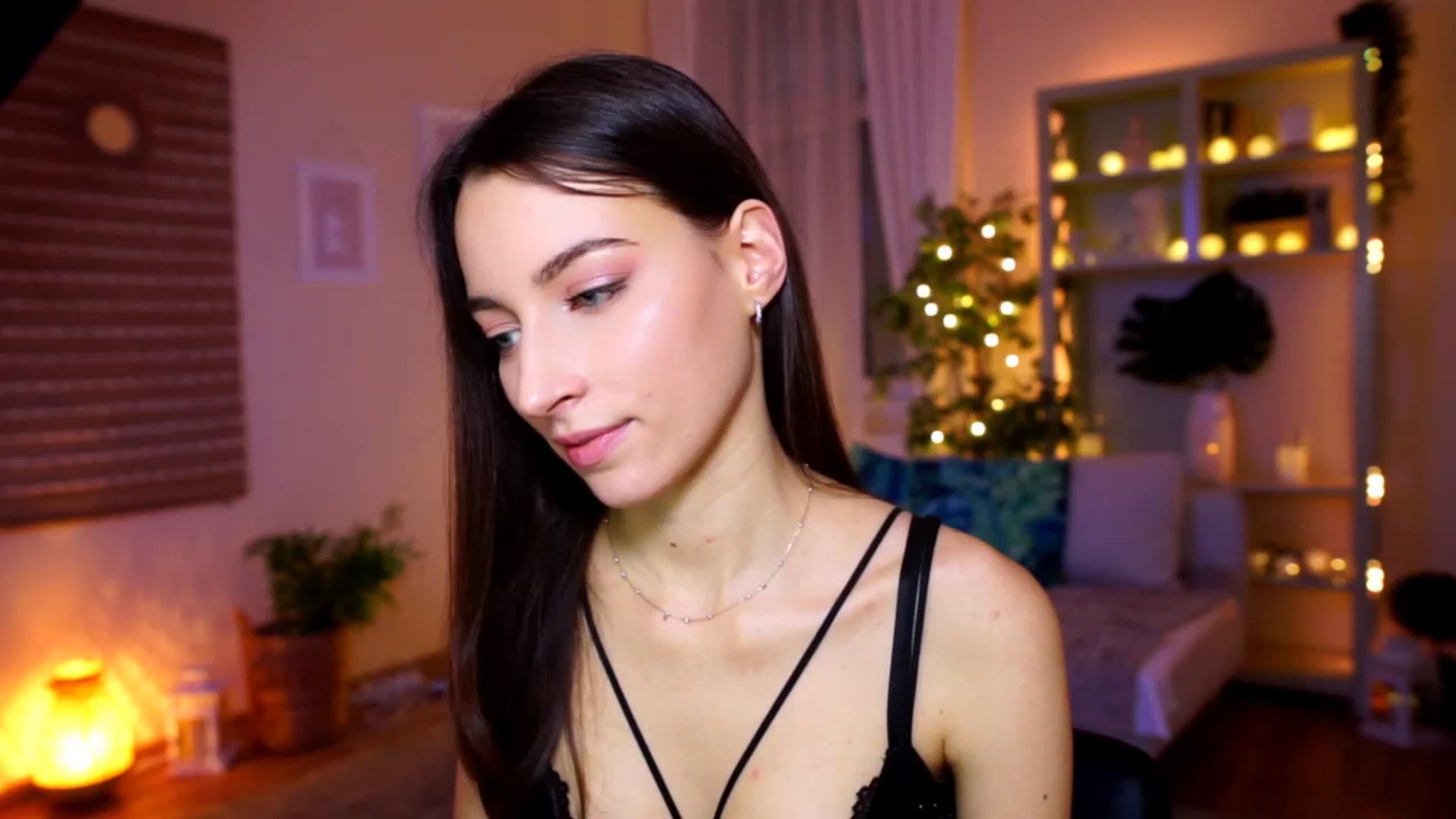 Gallery image thumbnail from Emily_grey69's myfreecams stream on, 01/13/2023, 12:54 image 19 of 20