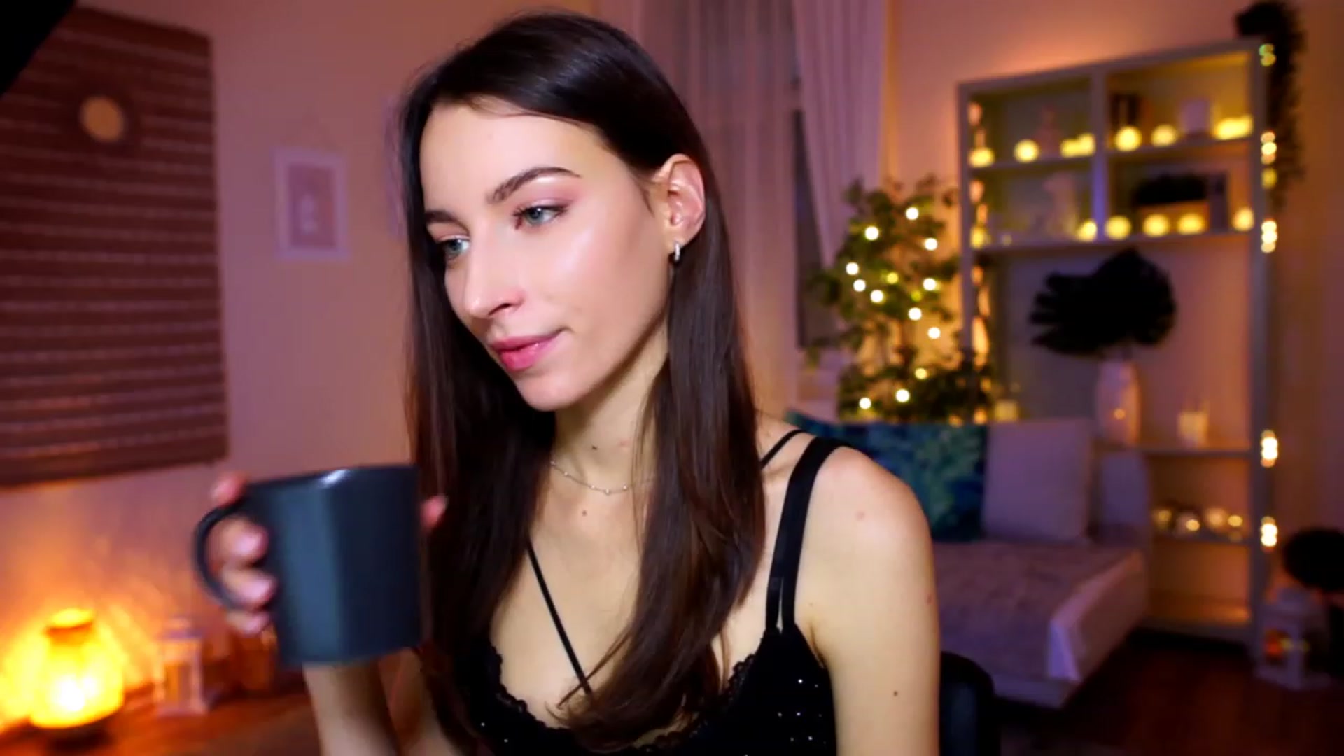 Gallery image thumbnail from Emily_grey69's myfreecams stream on, 01/13/2023, 12:54 image 11 of 20