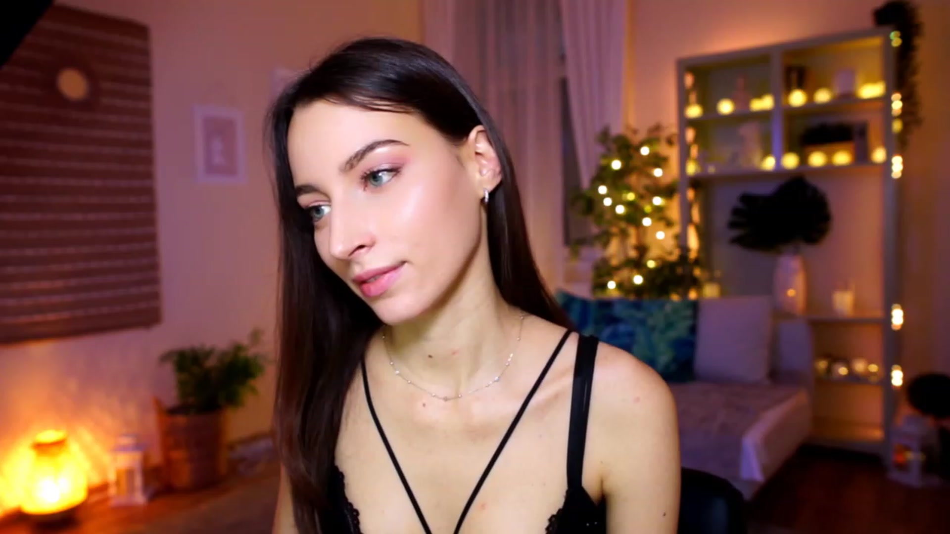 Gallery image thumbnail from Emily_grey69's myfreecams stream on, 01/13/2023, 12:54 image 18 of 20