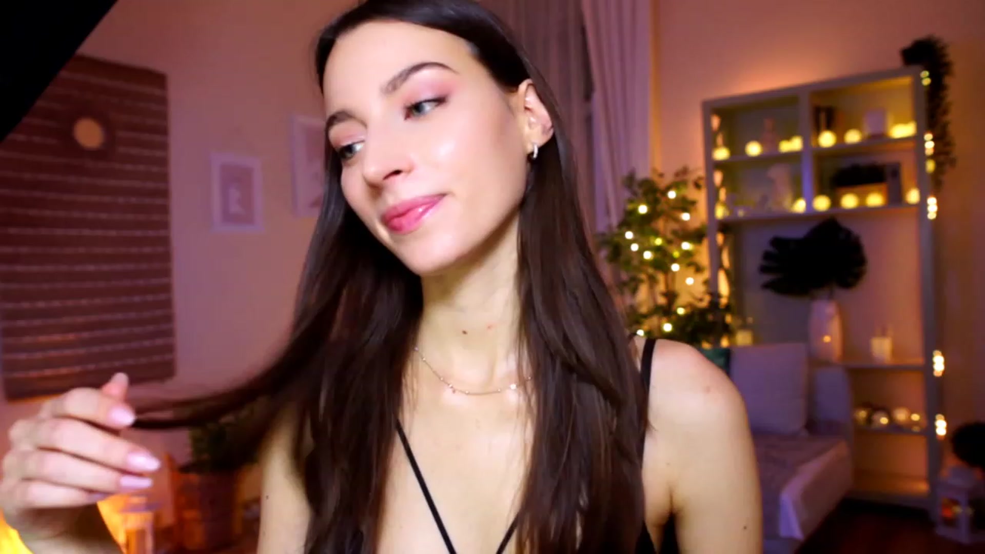 Gallery image thumbnail from Emily_grey69's myfreecams stream on, 01/13/2023, 17:21 image 18 of 20