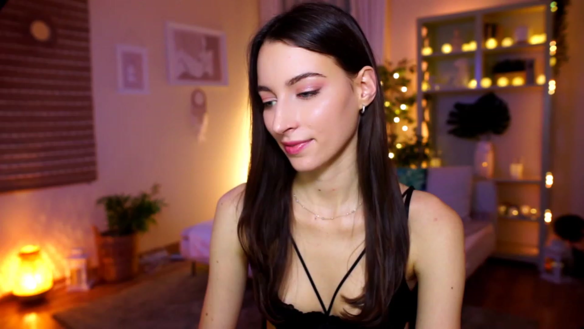 Gallery image thumbnail from Emily_grey69's myfreecams stream on, 01/13/2023, 17:21 image 4 of 20