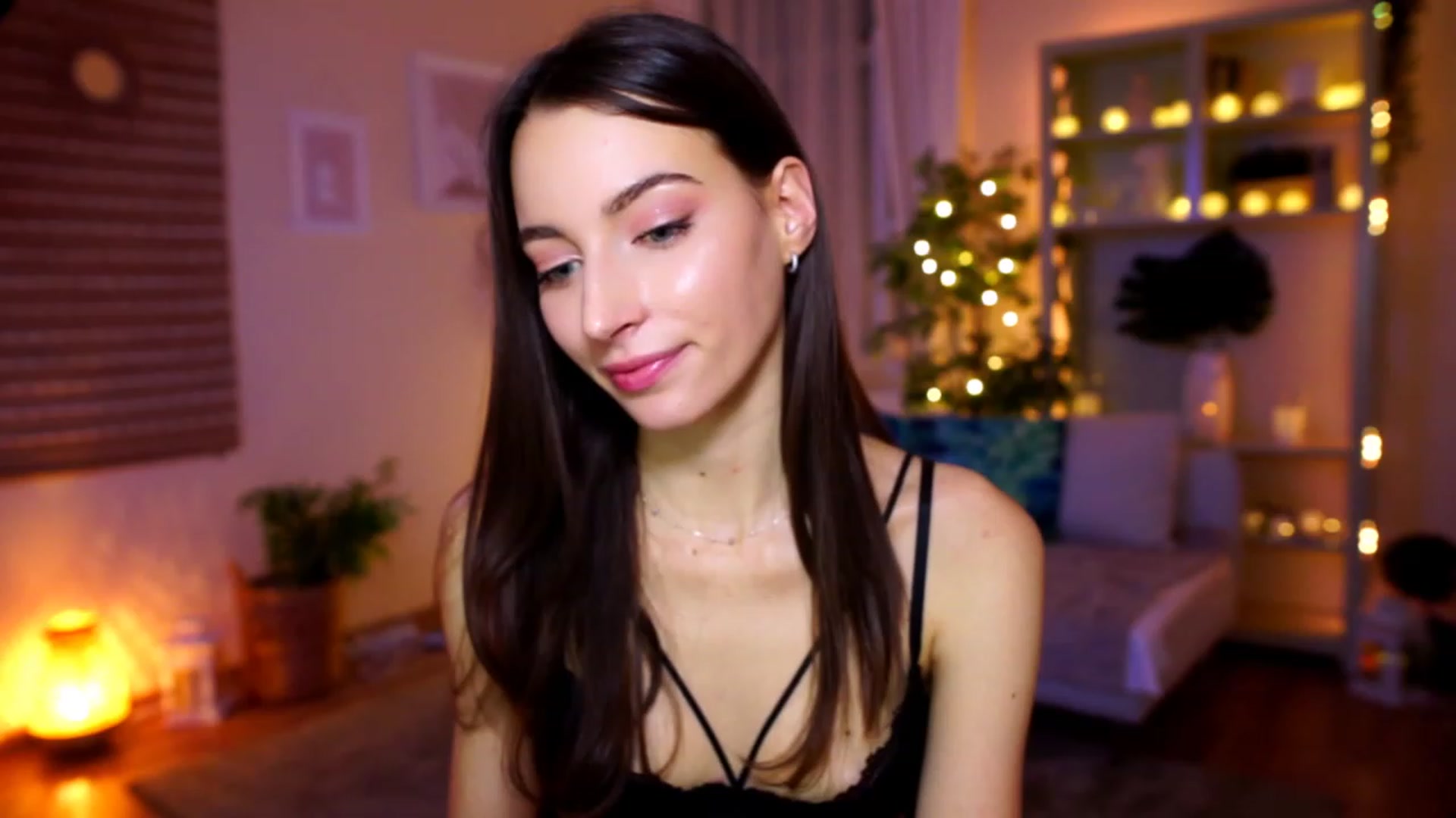 Gallery image thumbnail from Emily_grey69's myfreecams stream on, 01/13/2023, 17:21 image 9 of 20