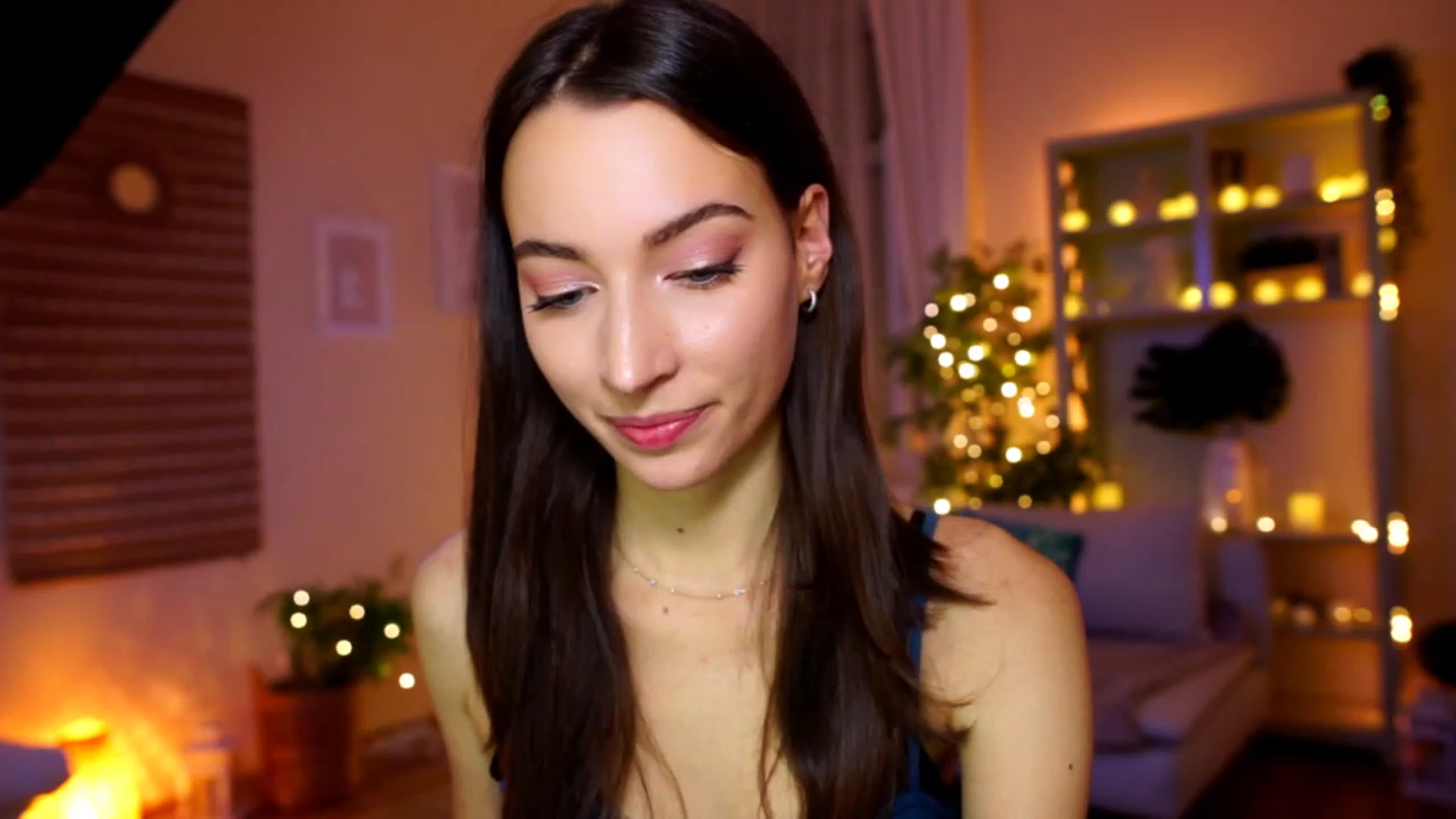 Gallery image thumbnail from Emily_grey69's myfreecams stream on, 01/17/2023, 16:10 image 7 of 20