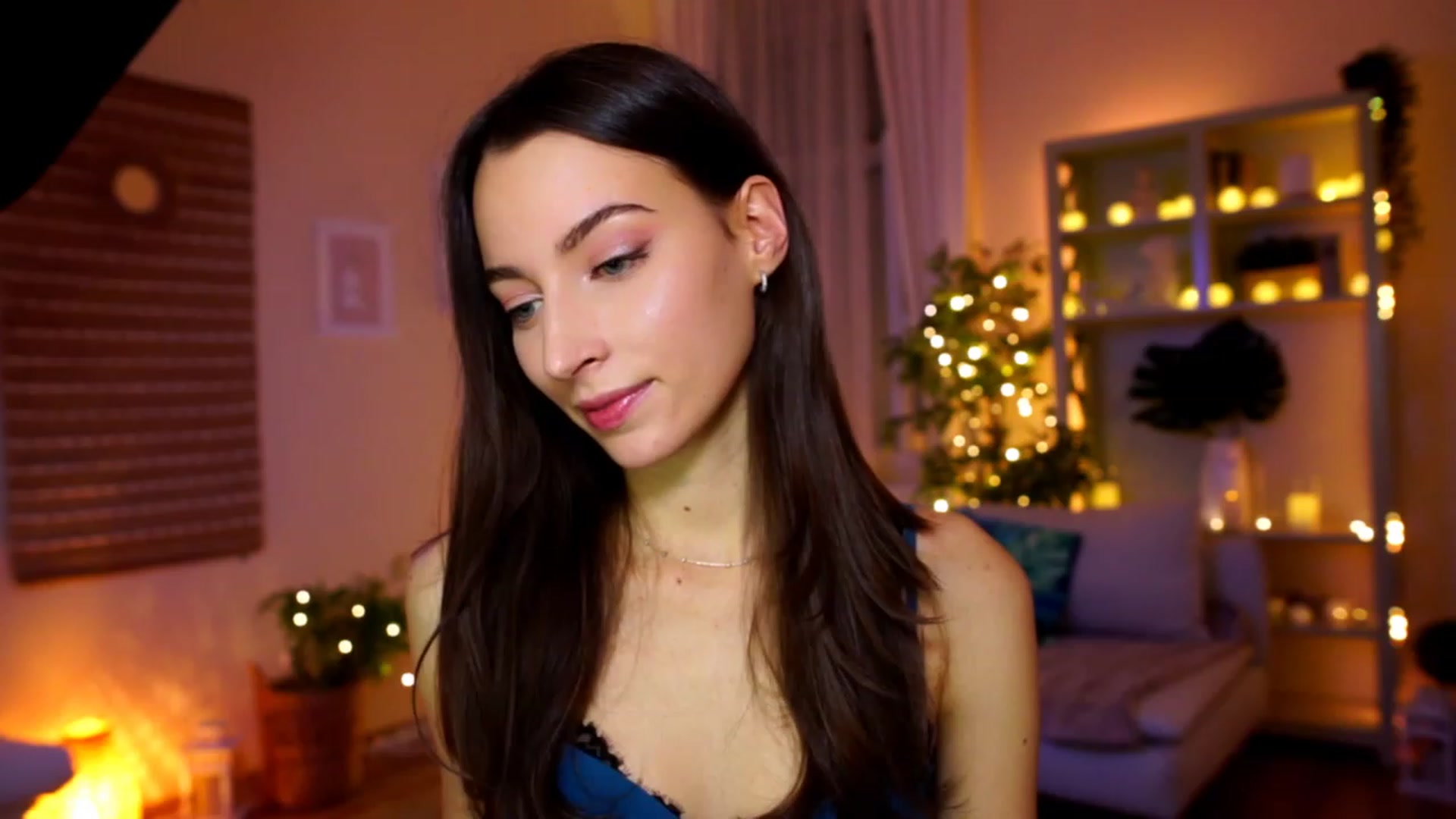Gallery image thumbnail from Emily_grey69's myfreecams stream on, 01/17/2023, 16:10 image 8 of 20