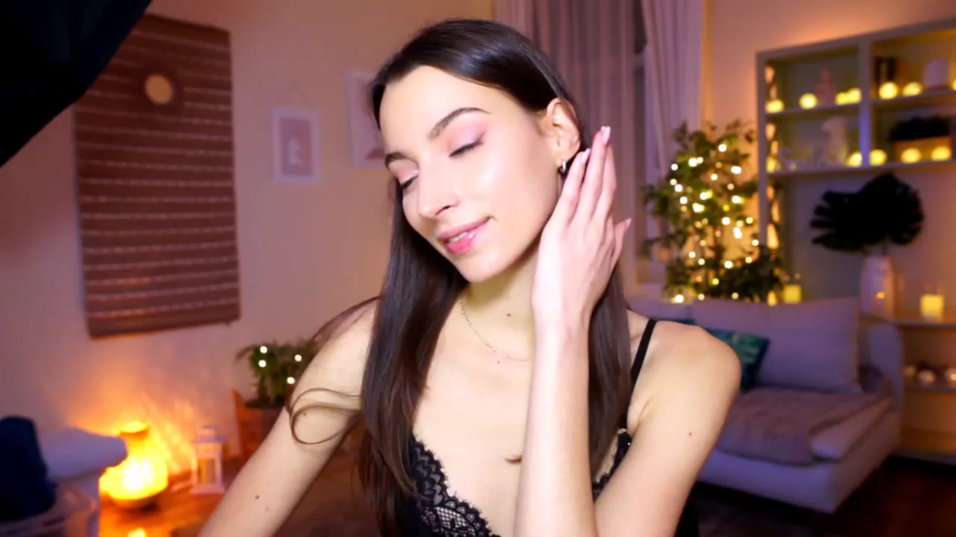 Gallery image thumbnail from Emily_grey69's myfreecams stream on, 01/17/2023, 20:24 image 3 of 20