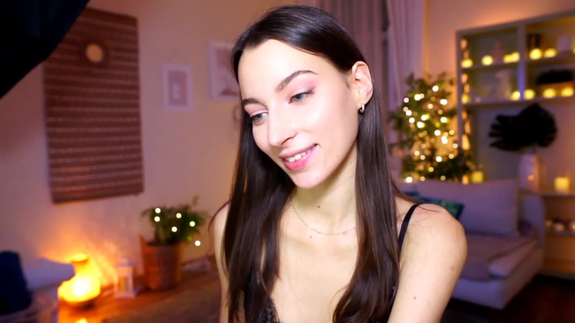 Gallery image thumbnail from Emily_grey69's myfreecams stream on, 01/17/2023, 20:24 image 4 of 20