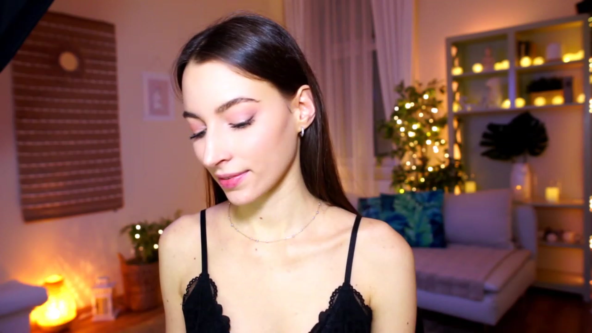 Gallery image thumbnail from Emily_grey69's myfreecams stream on, 01/18/2023, 18:38 image 18 of 20
