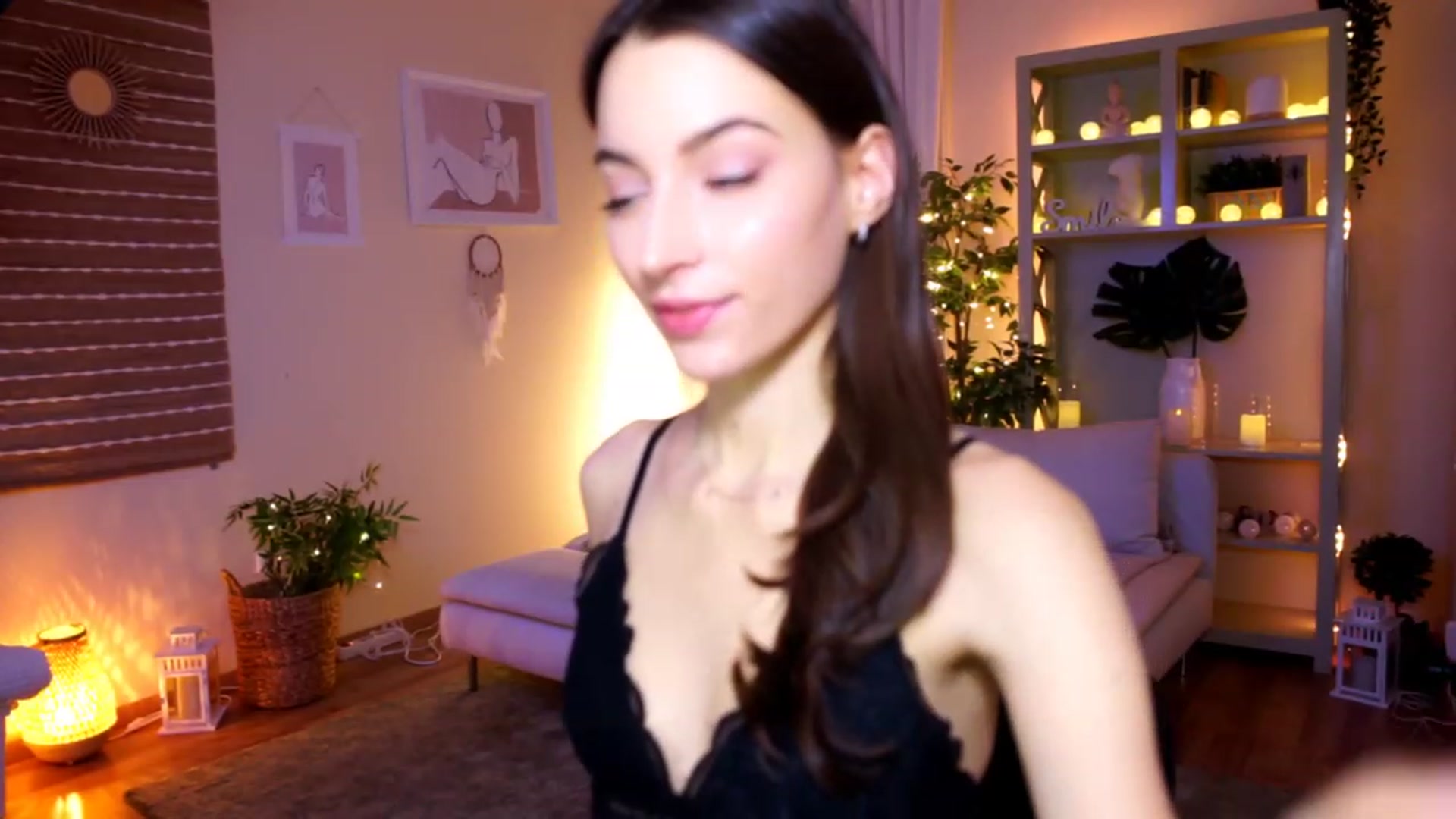 Gallery image thumbnail from Emily_grey69's myfreecams stream on, 01/18/2023, 21:21 image 13 of 20