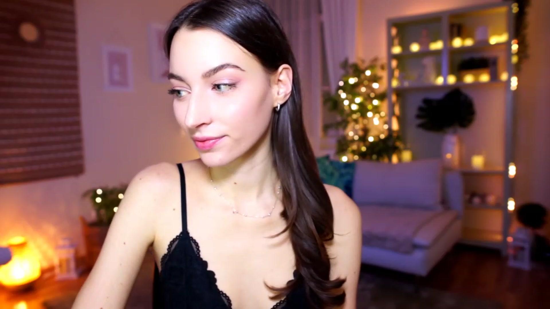 Gallery image thumbnail from Emily_grey69's myfreecams stream on, 01/18/2023, 21:21 image 10 of 20