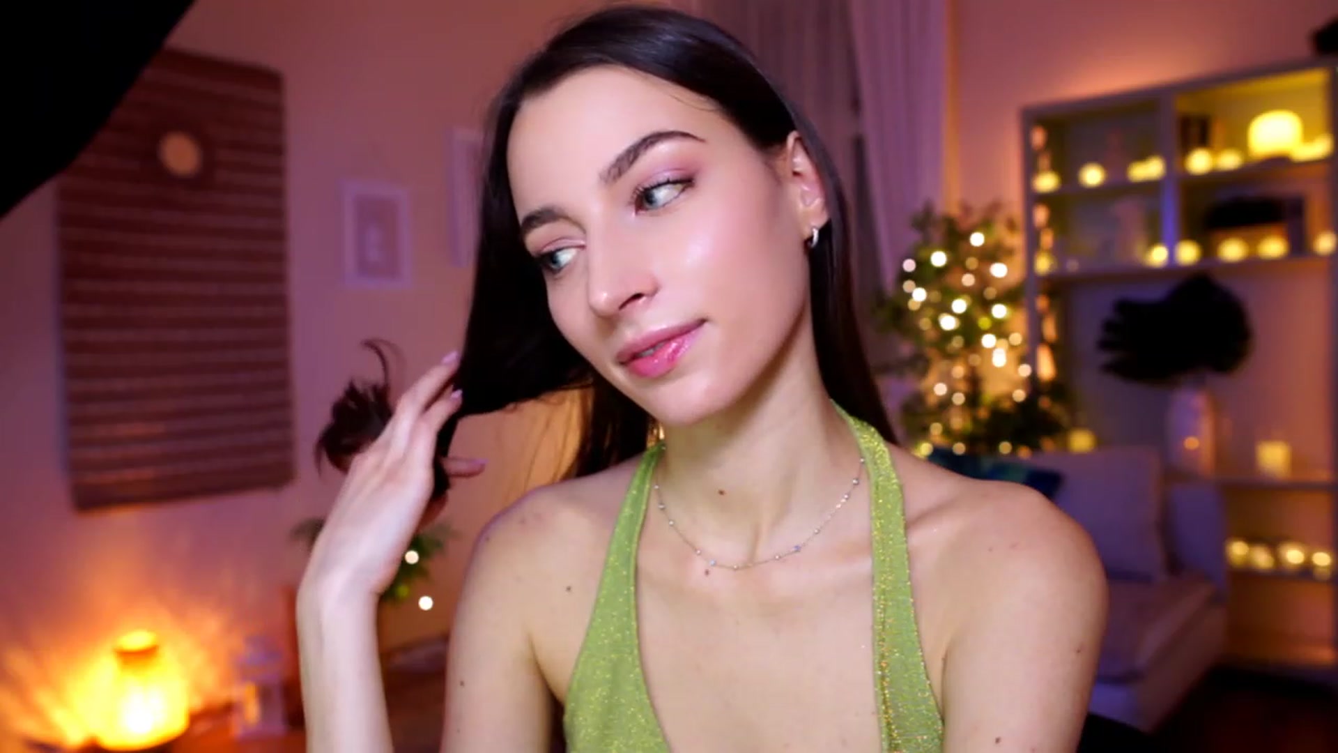 Gallery image thumbnail from Emily_grey69's myfreecams stream on, 01/19/2023, 19:42 image 3 of 20