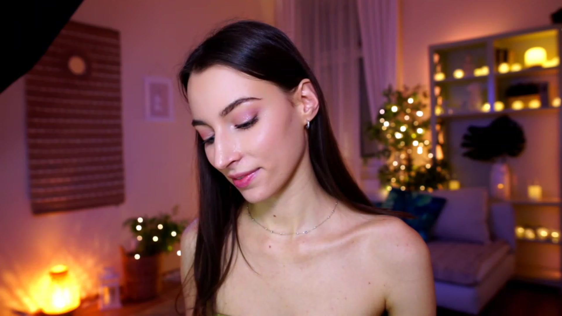 Gallery image thumbnail from Emily_grey69's myfreecams stream on, 01/19/2023, 19:42 image 10 of 20