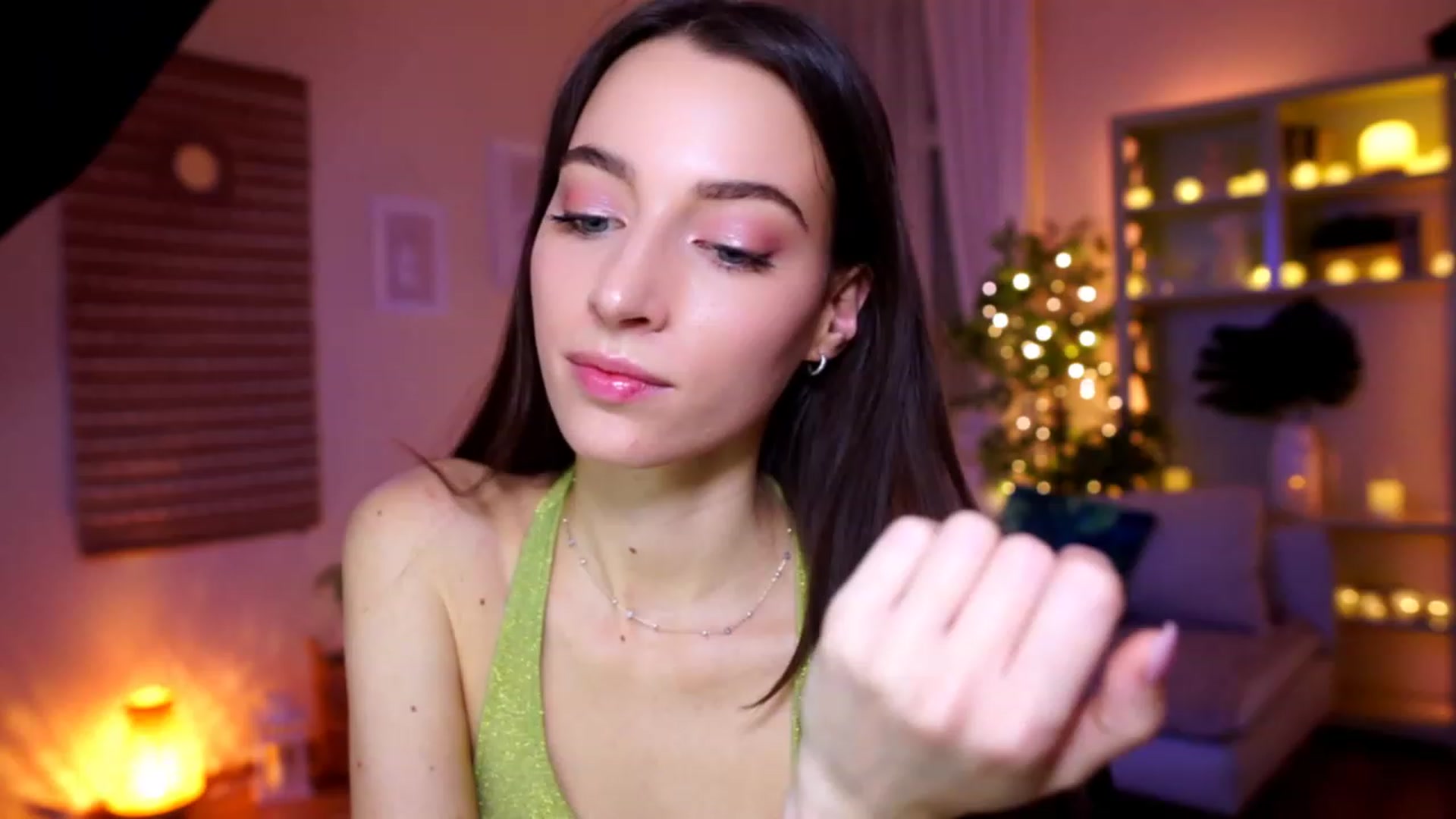 Gallery image thumbnail from Emily_grey69's myfreecams stream on, 01/19/2023, 19:42 image 2 of 20