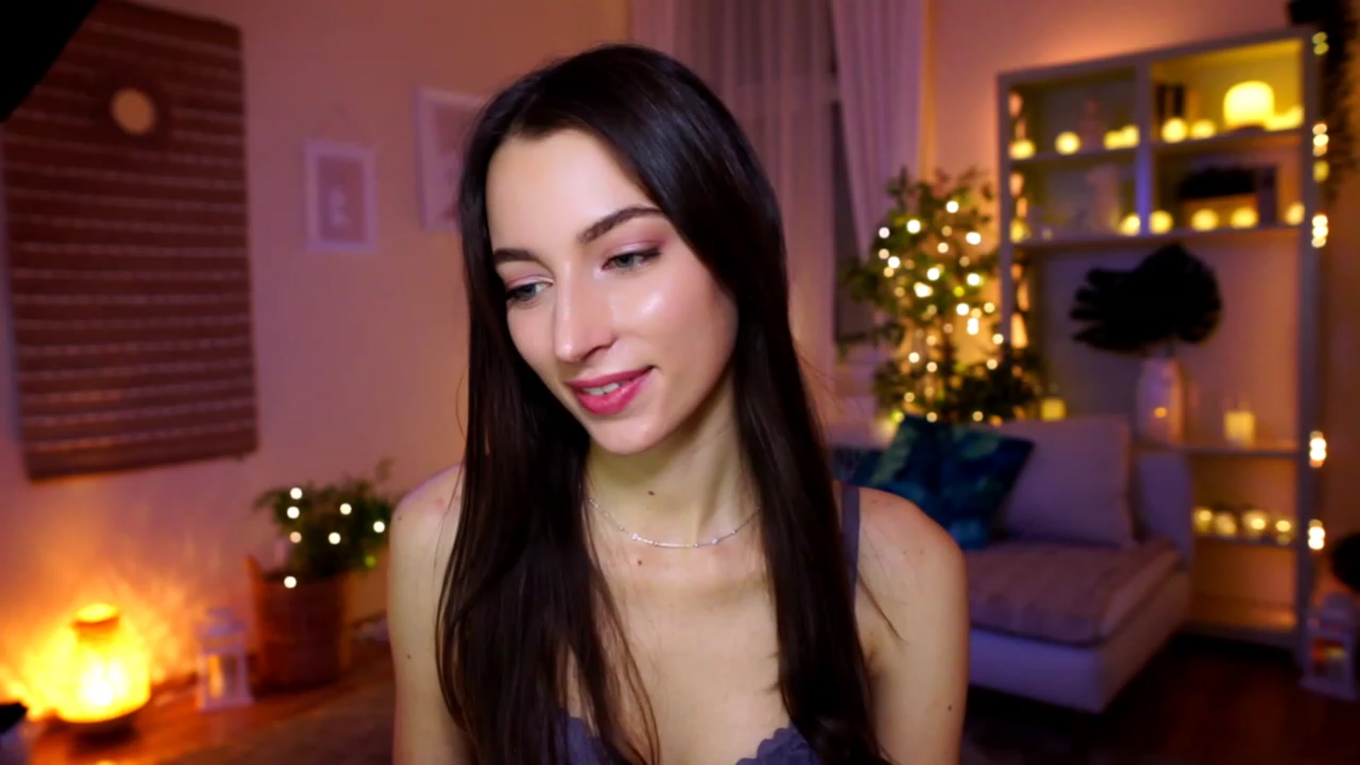 Gallery image thumbnail from Emily_grey69's myfreecams stream on, 01/19/2023, 21:50 image 2 of 20