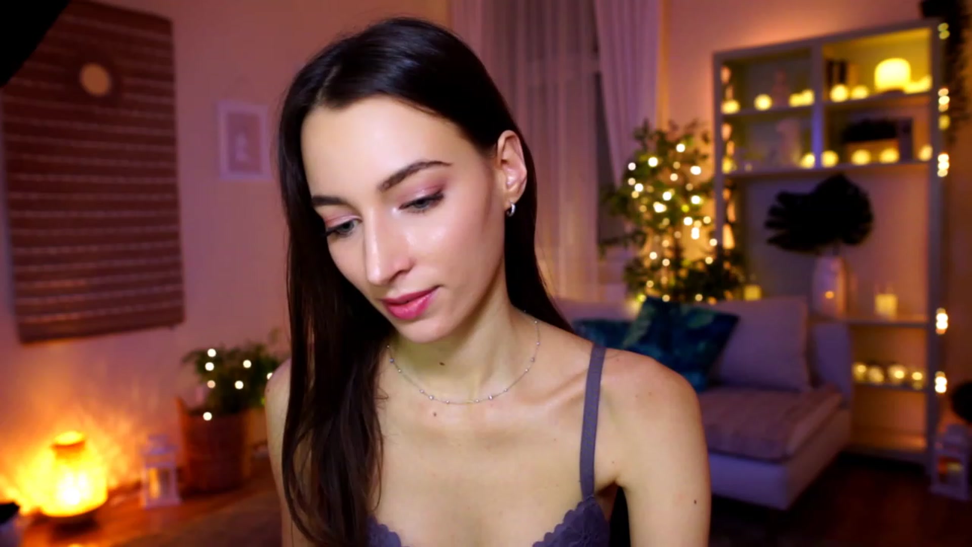 Gallery image thumbnail from Emily_grey69's myfreecams stream on, 01/19/2023, 21:50 image 5 of 20