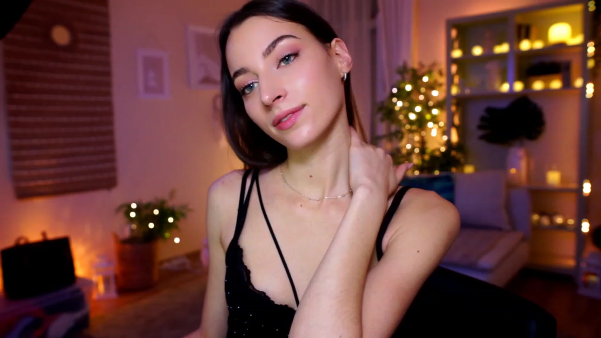 Gallery image thumbnail from Emily_grey69's myfreecams stream on, 01/22/2023, 18:41 image 3 of 20