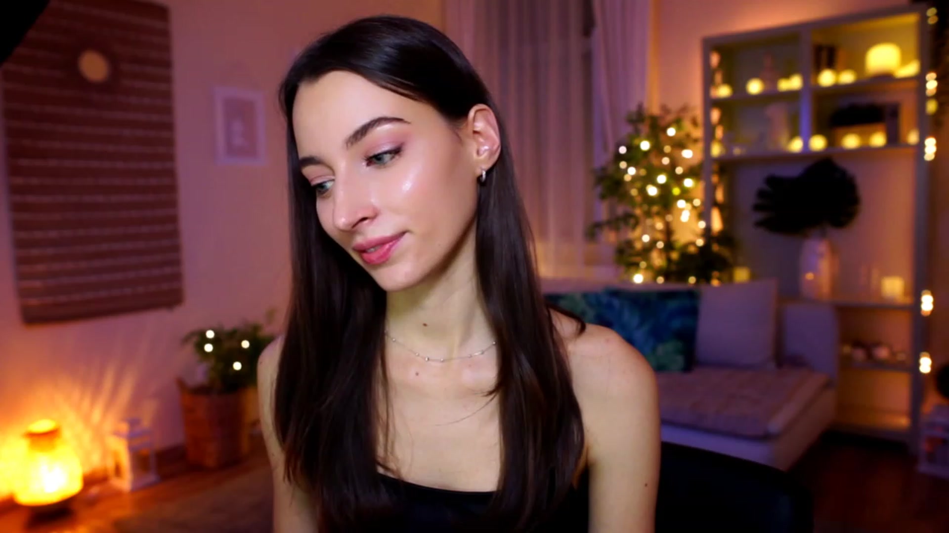Gallery image thumbnail from Emily_grey69's myfreecams stream on, 01/26/2023, 20:05 image 17 of 20