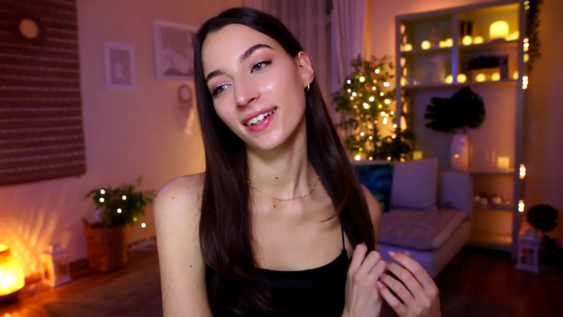 Gallery image thumbnail from Emily_grey69's myfreecams stream on, 01/26/2023, 20:05 image 3 of 20