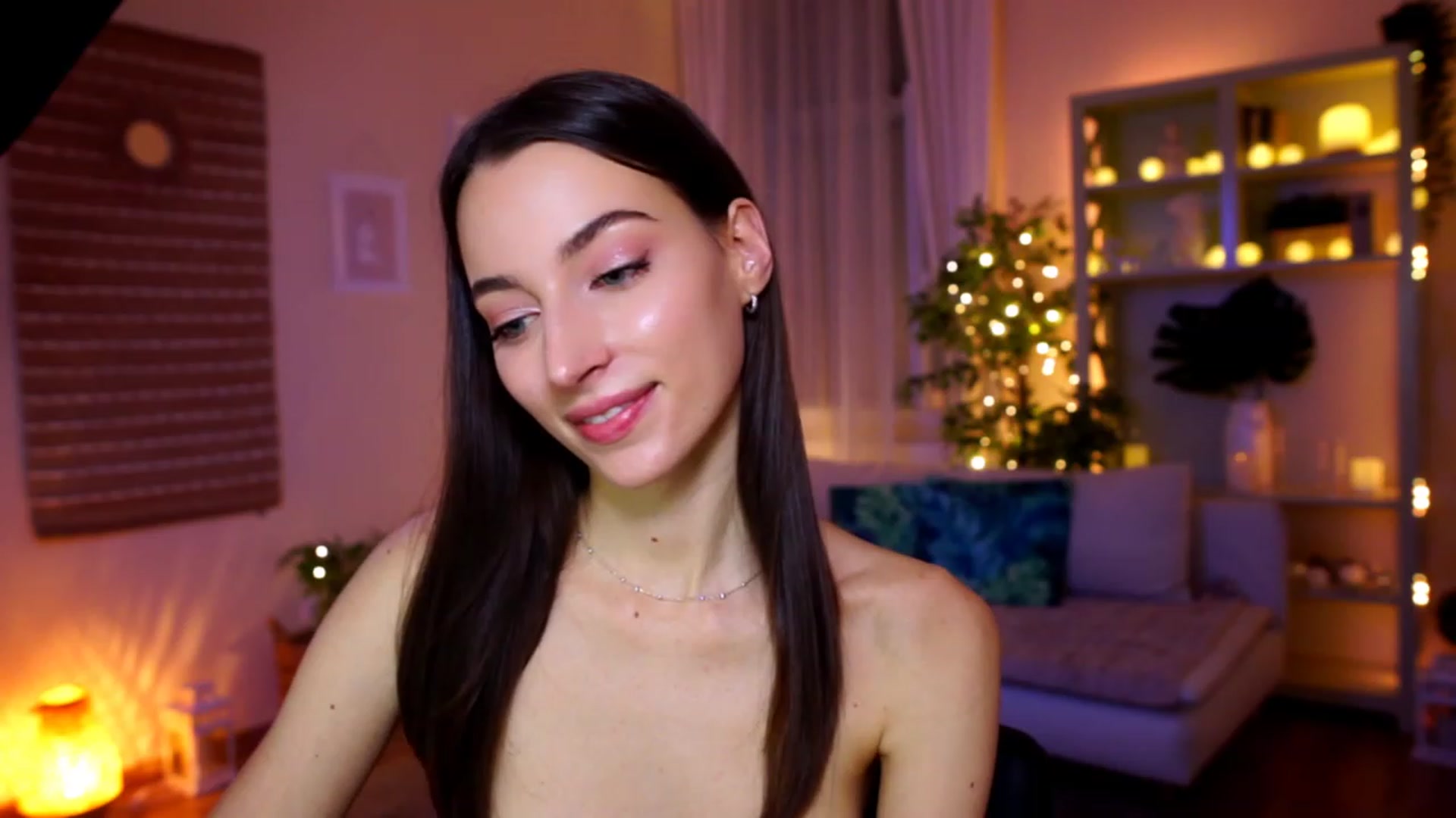Gallery image thumbnail from Emily_grey69's myfreecams stream on, 01/26/2023, 20:05 image 13 of 20