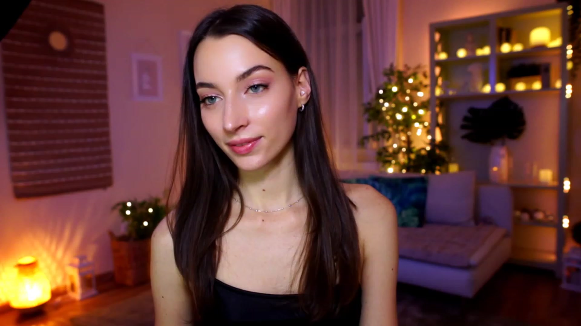 Gallery image thumbnail from Emily_grey69's myfreecams stream on, 01/26/2023, 20:05 image 20 of 20