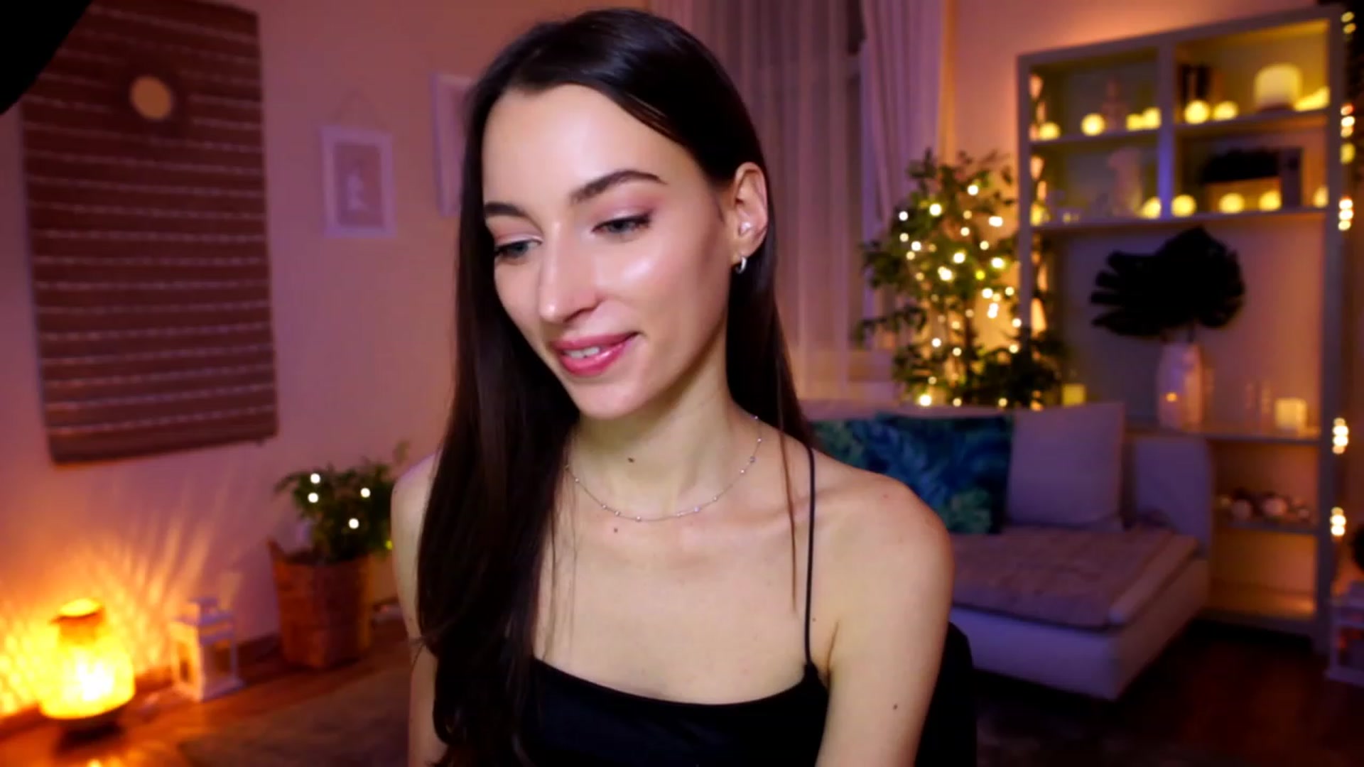 Gallery image thumbnail from Emily_grey69's myfreecams stream on, 01/26/2023, 22:03 image 4 of 20