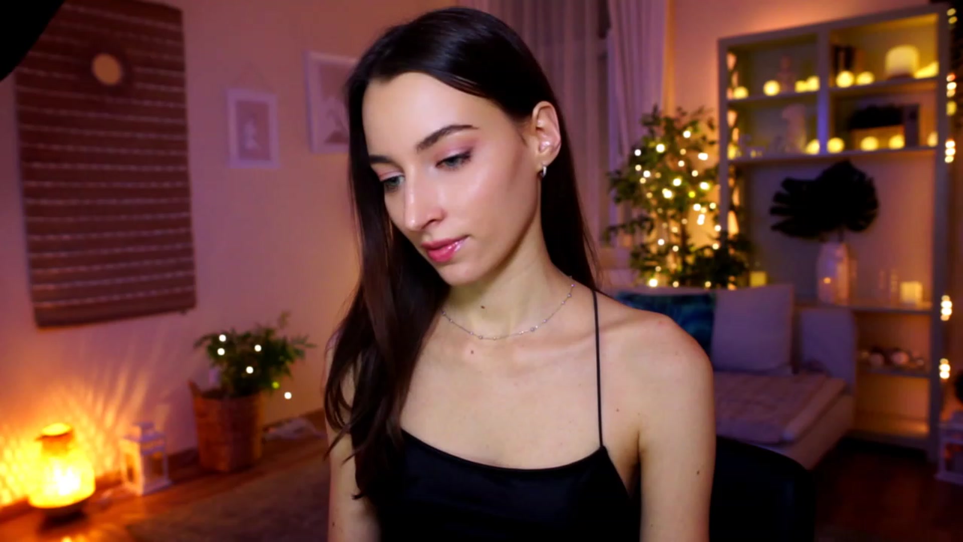 Gallery image thumbnail from Emily_grey69's myfreecams stream on, 01/26/2023, 22:03 image 3 of 20