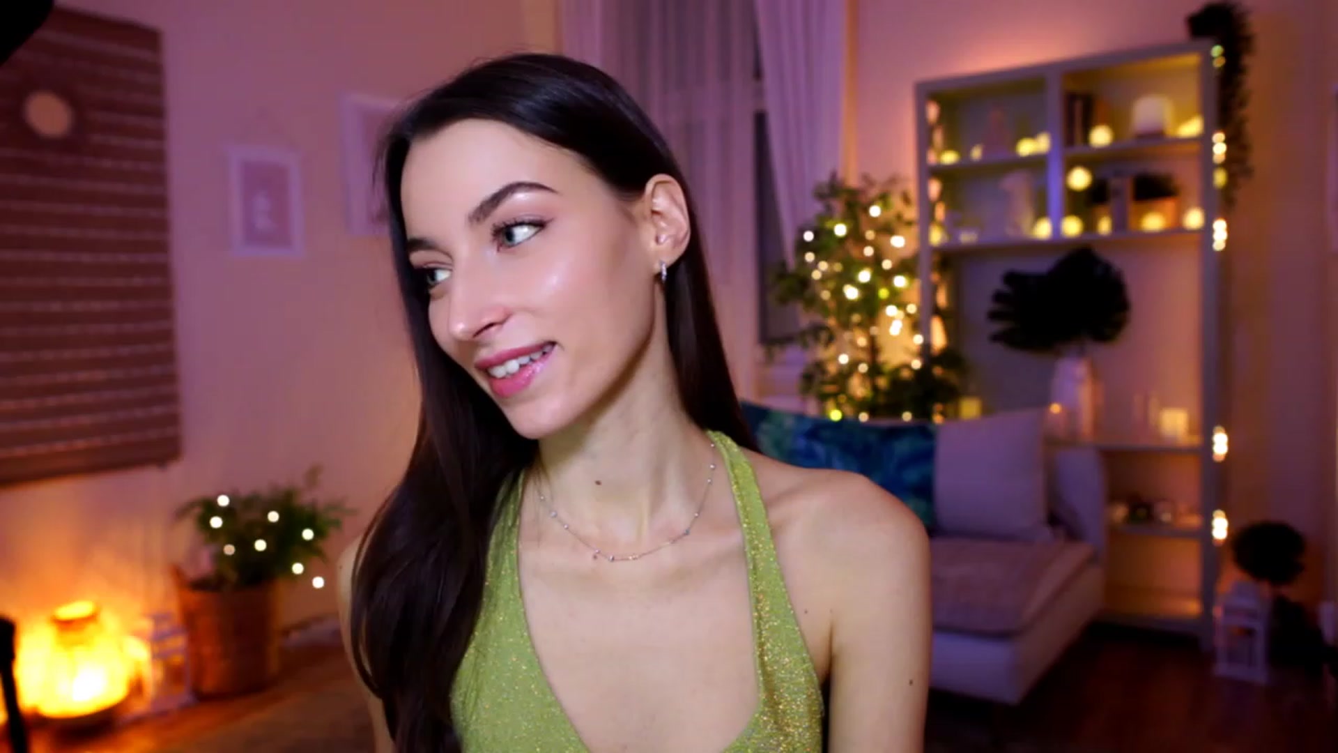 Gallery image thumbnail from Emily_grey69's myfreecams stream on, 01/29/2023, 19:14 image 2 of 20