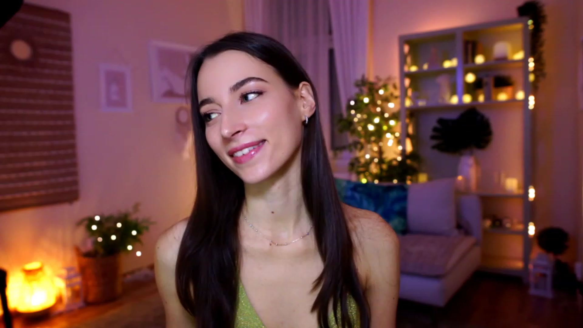 Gallery image thumbnail from Emily_grey69's myfreecams stream on, 01/29/2023, 19:14 image 3 of 20