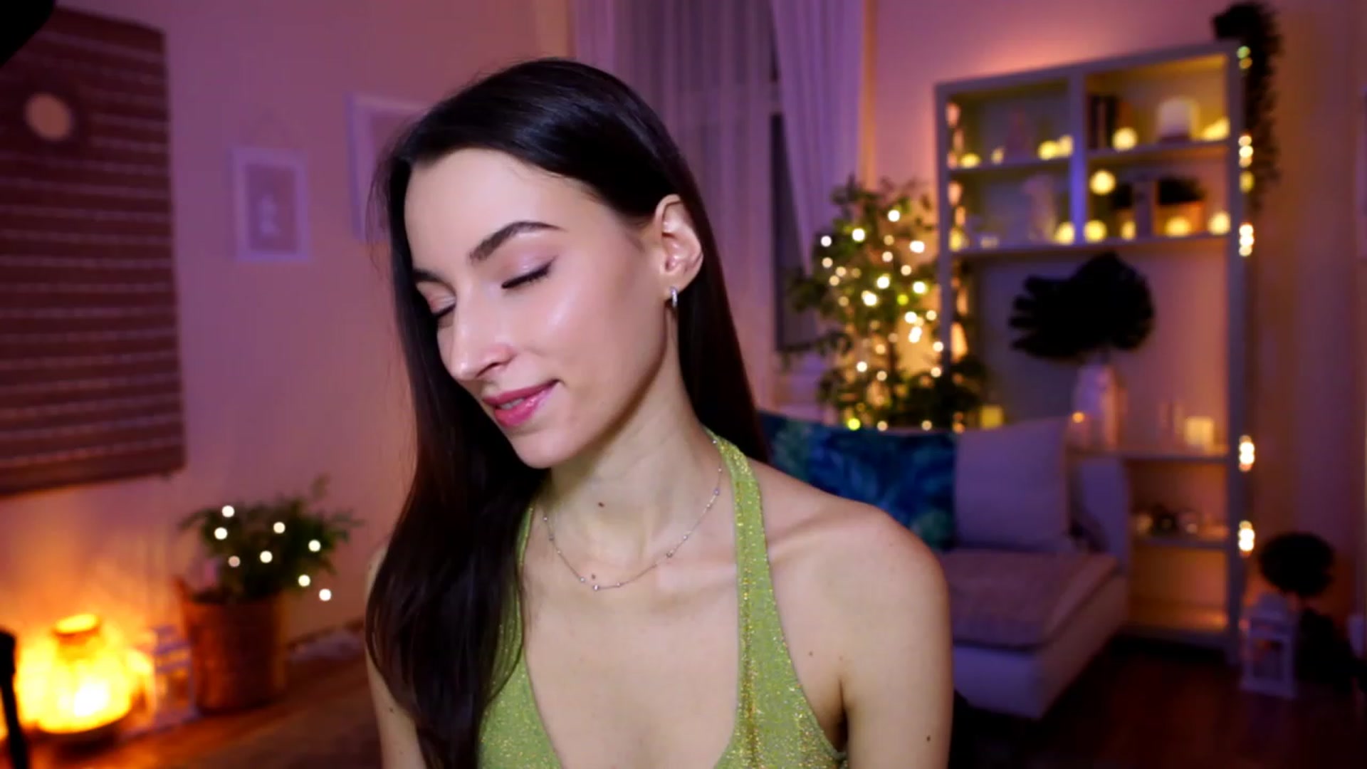 Gallery image thumbnail from Emily_grey69's myfreecams stream on, 01/29/2023, 19:14 image 4 of 20