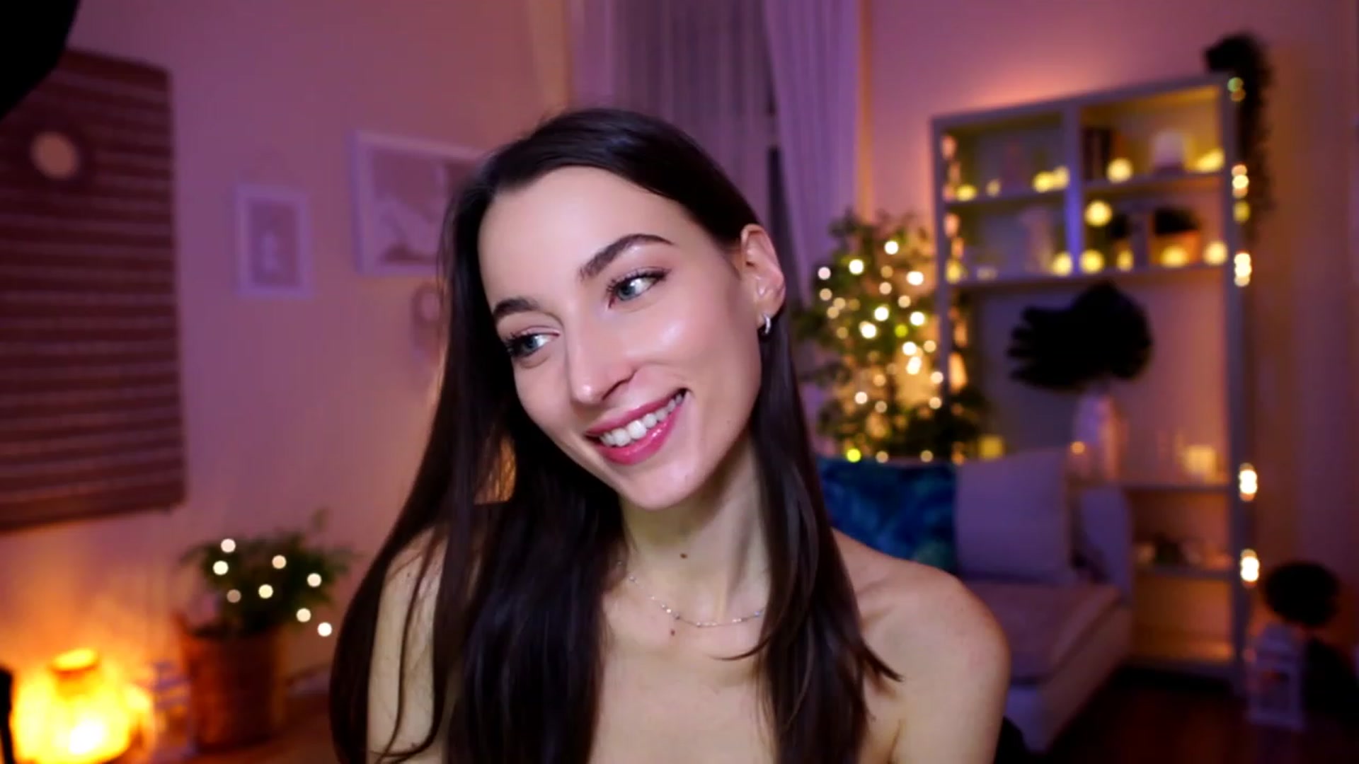 Gallery image thumbnail from Emily_grey69's myfreecams stream on, 01/29/2023, 19:14 image 16 of 20