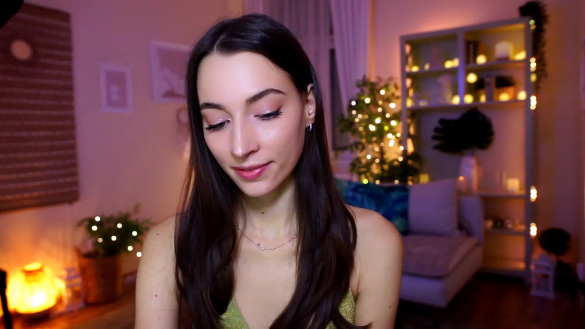 Gallery image thumbnail from Emily_grey69's myfreecams stream on, 01/29/2023, 19:14 image 1 of 20