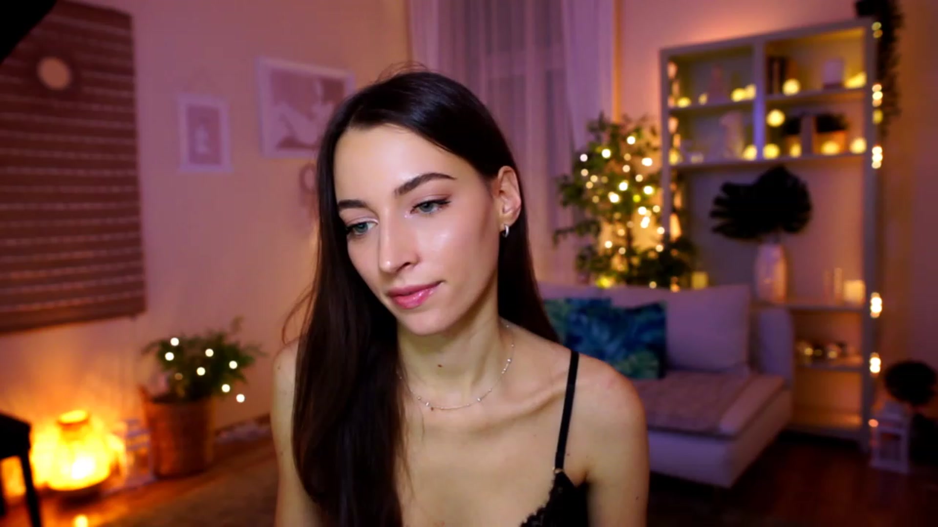 Gallery image thumbnail from Emily_grey69's myfreecams stream on, 01/30/2023, 20:38 image 6 of 20