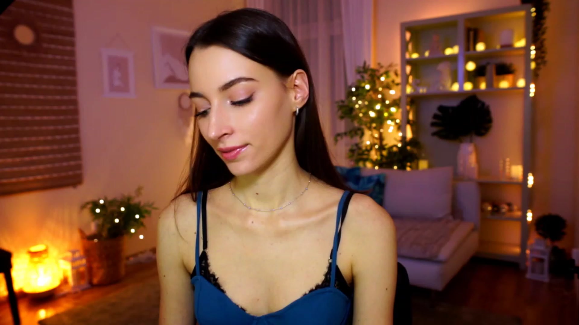 Gallery image thumbnail from Emily_grey69's myfreecams stream on, 01/31/2023, 18:20 image 3 of 20