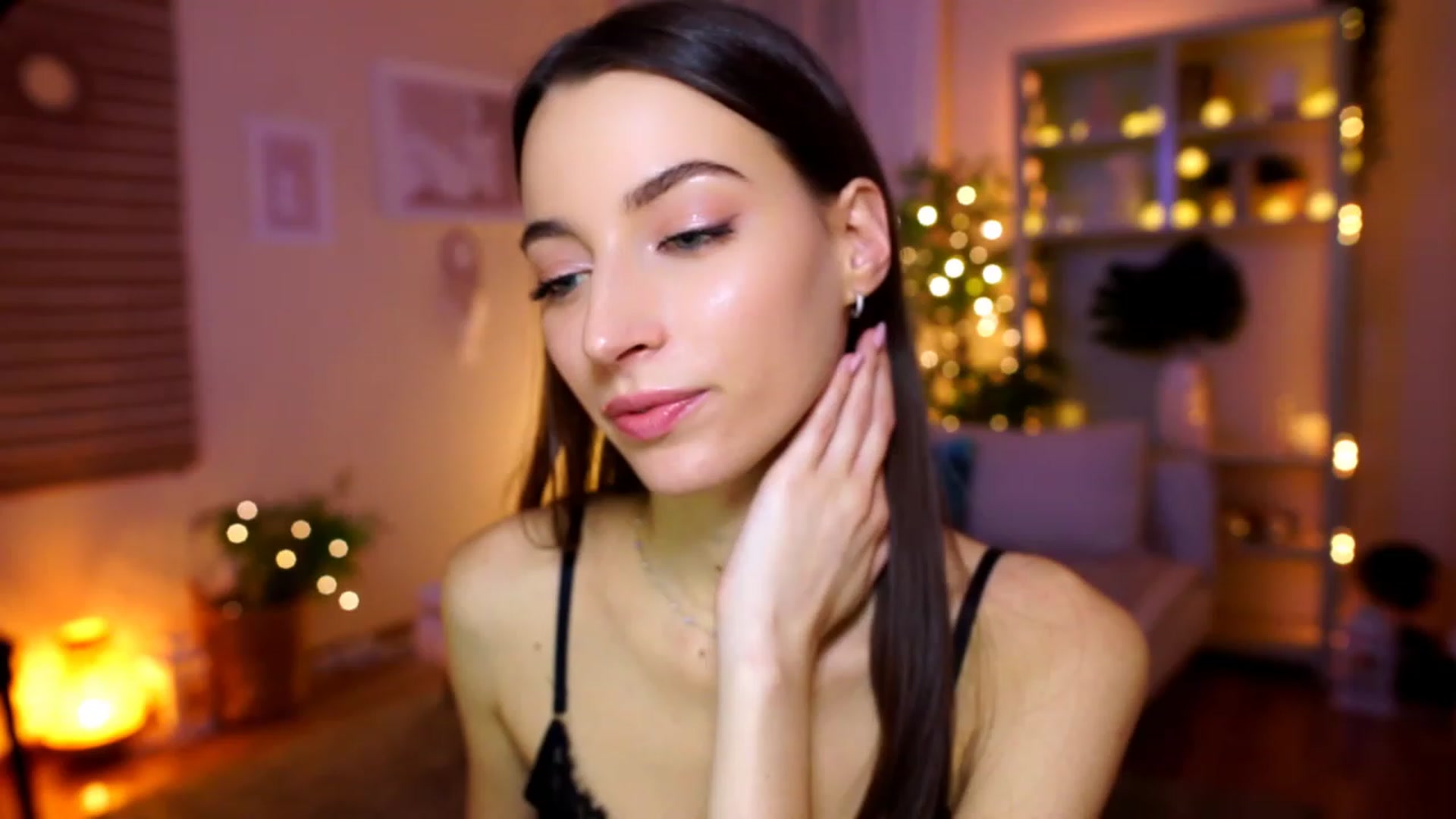 Gallery image thumbnail from Emily_grey69's myfreecams stream on, 01/31/2023, 18:20 image 12 of 20