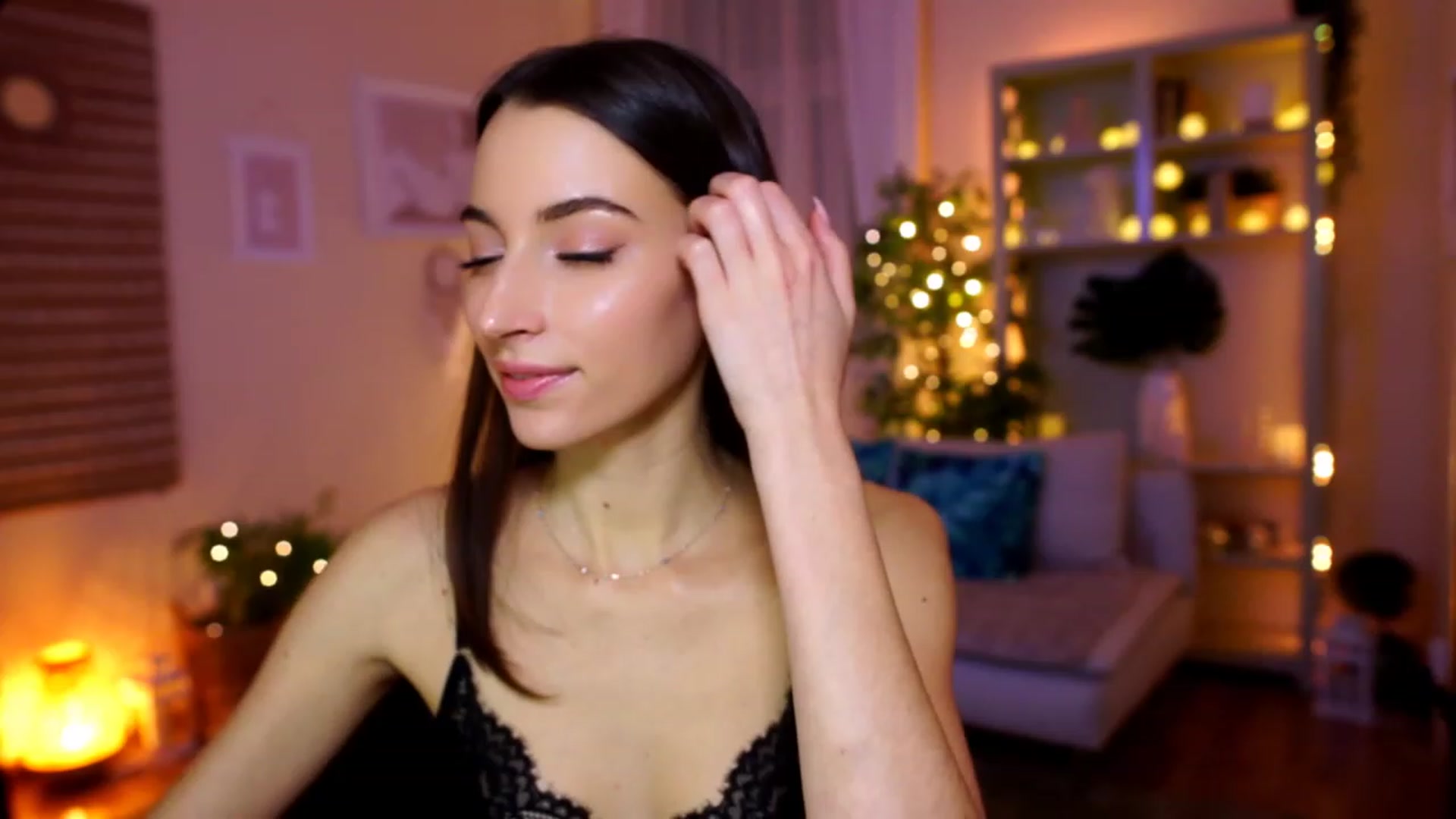 Gallery image thumbnail from Emily_grey69's myfreecams stream on, 01/31/2023, 18:20 image 18 of 20