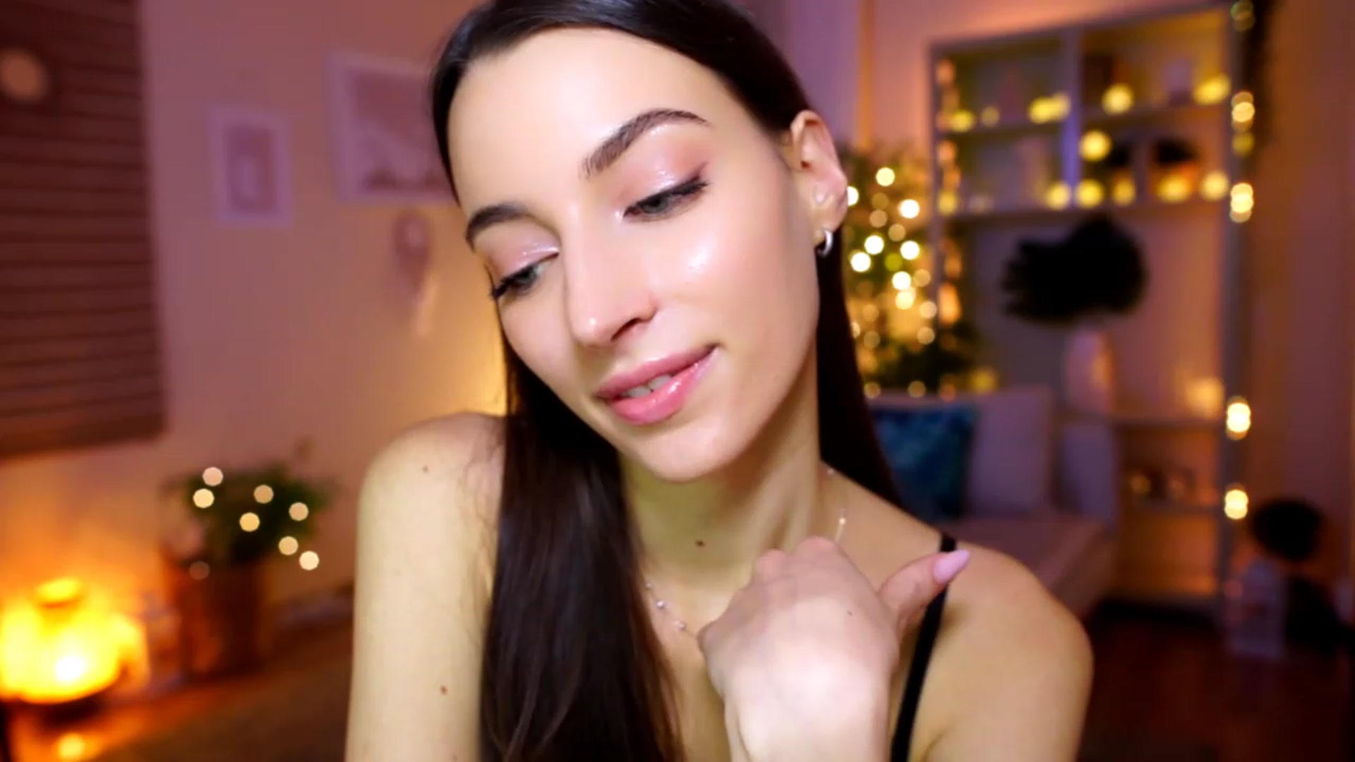 Gallery image thumbnail from Emily_grey69's myfreecams stream on, 01/31/2023, 18:20 image 16 of 20